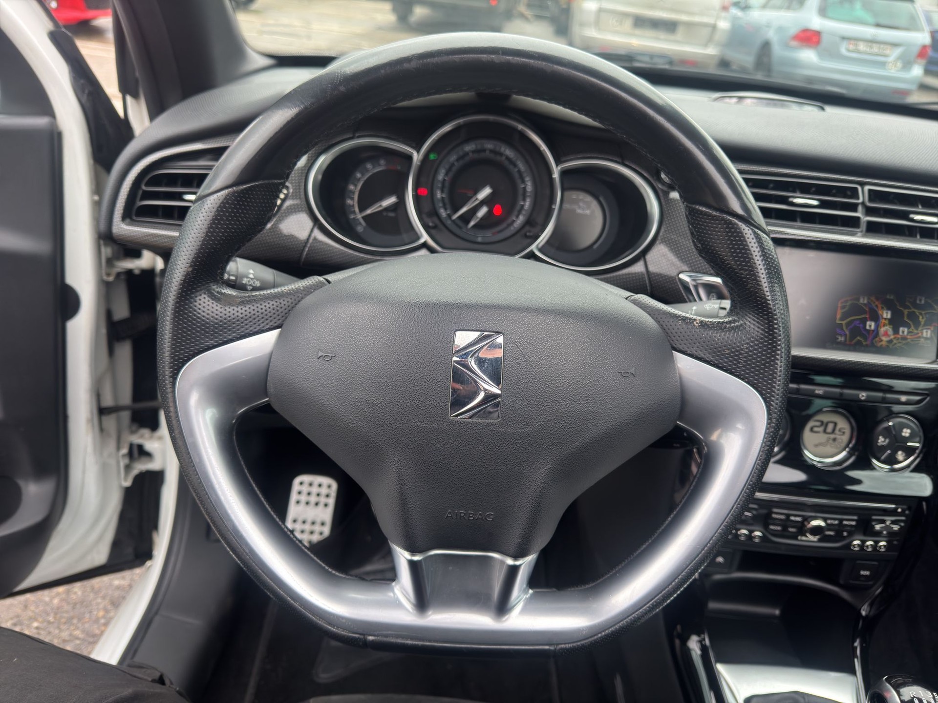 DS AUTOMOBILES DS3 Cabrio 1.6 THP Sport Chic-image-15