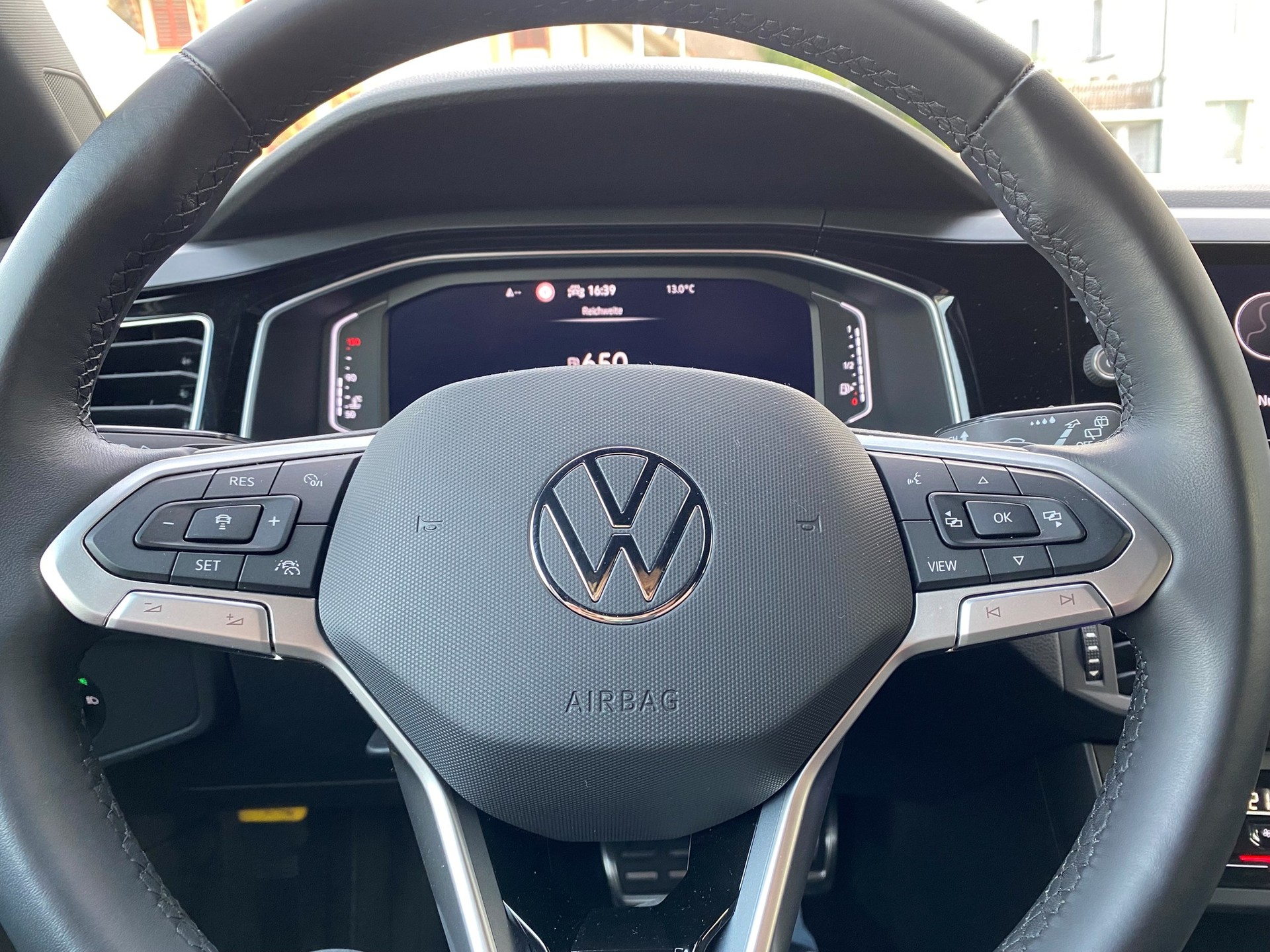 VW Taigo 1.0 TSI R-Line DSG-image-13