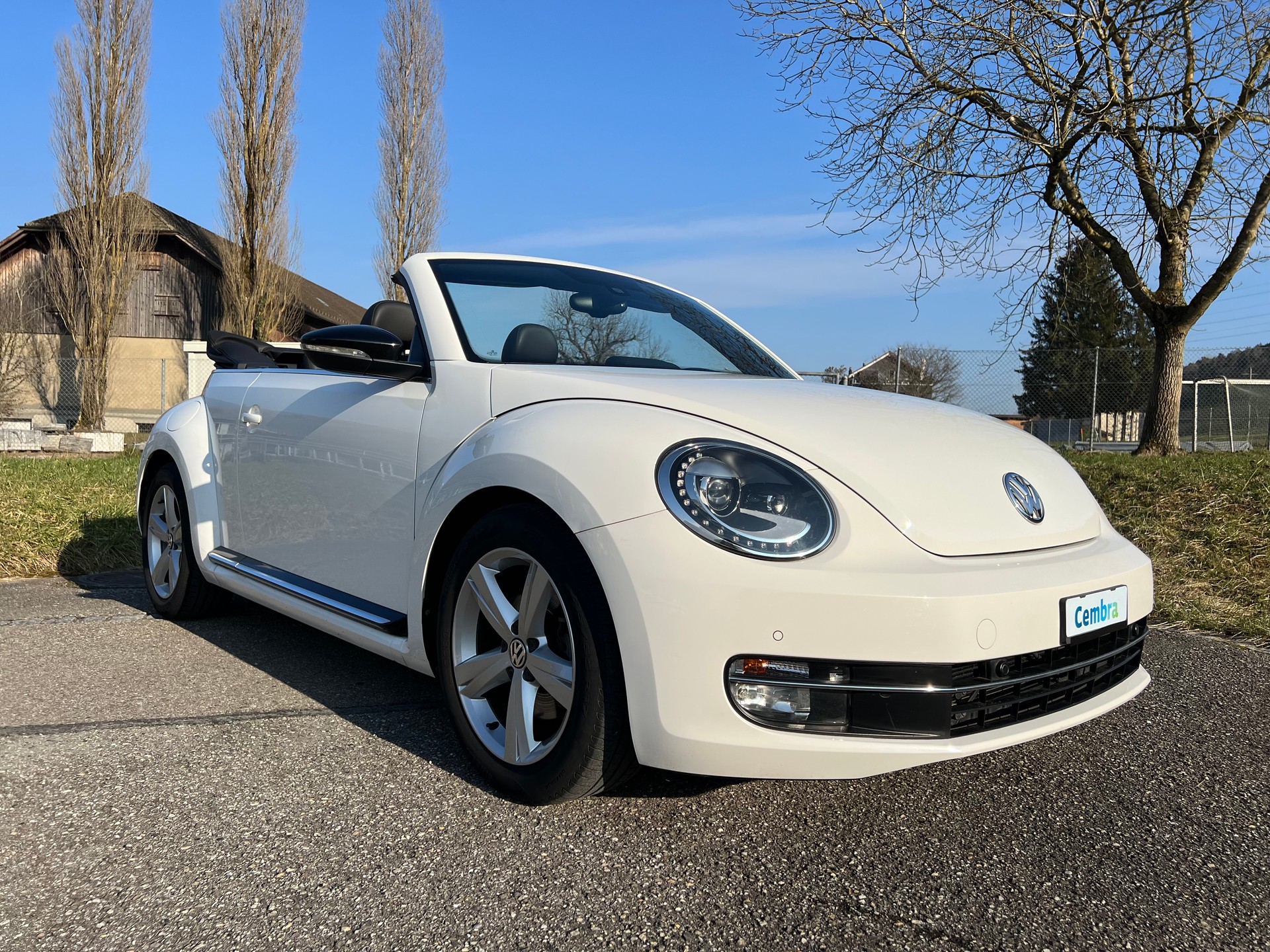 VW "NEW BEETLE CABRIO" 1.4 TSI "SPORT" DSG AUTOMAT. MIT LEDER DAB EL.DACH MIT 160 PS. SAUBER UND GEPFLEGT. AB MFK AB SERVICE.