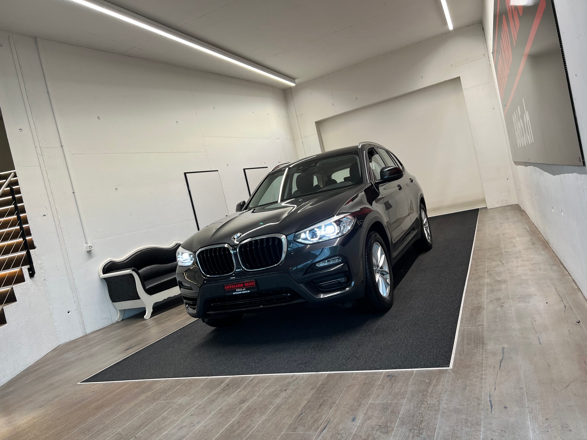 BMW X3 xDrive 20d Individual Steptronic-showroom-element-2