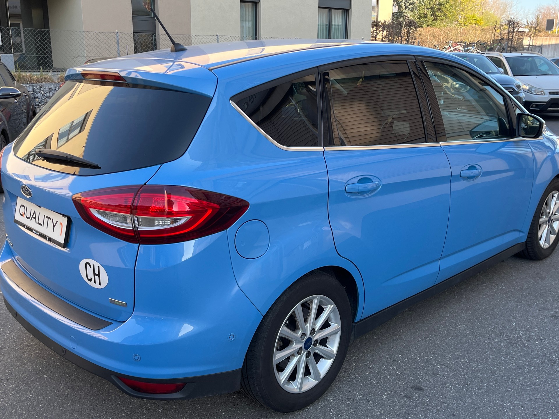 FORD C-Max 1.0 SCTi Titanium-image-4