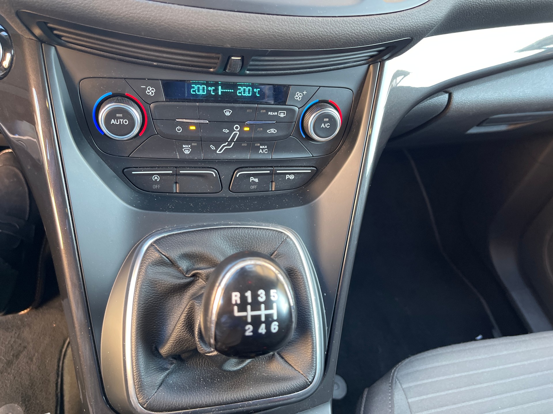 FORD C-Max 1.0 SCTi Titanium-image-10