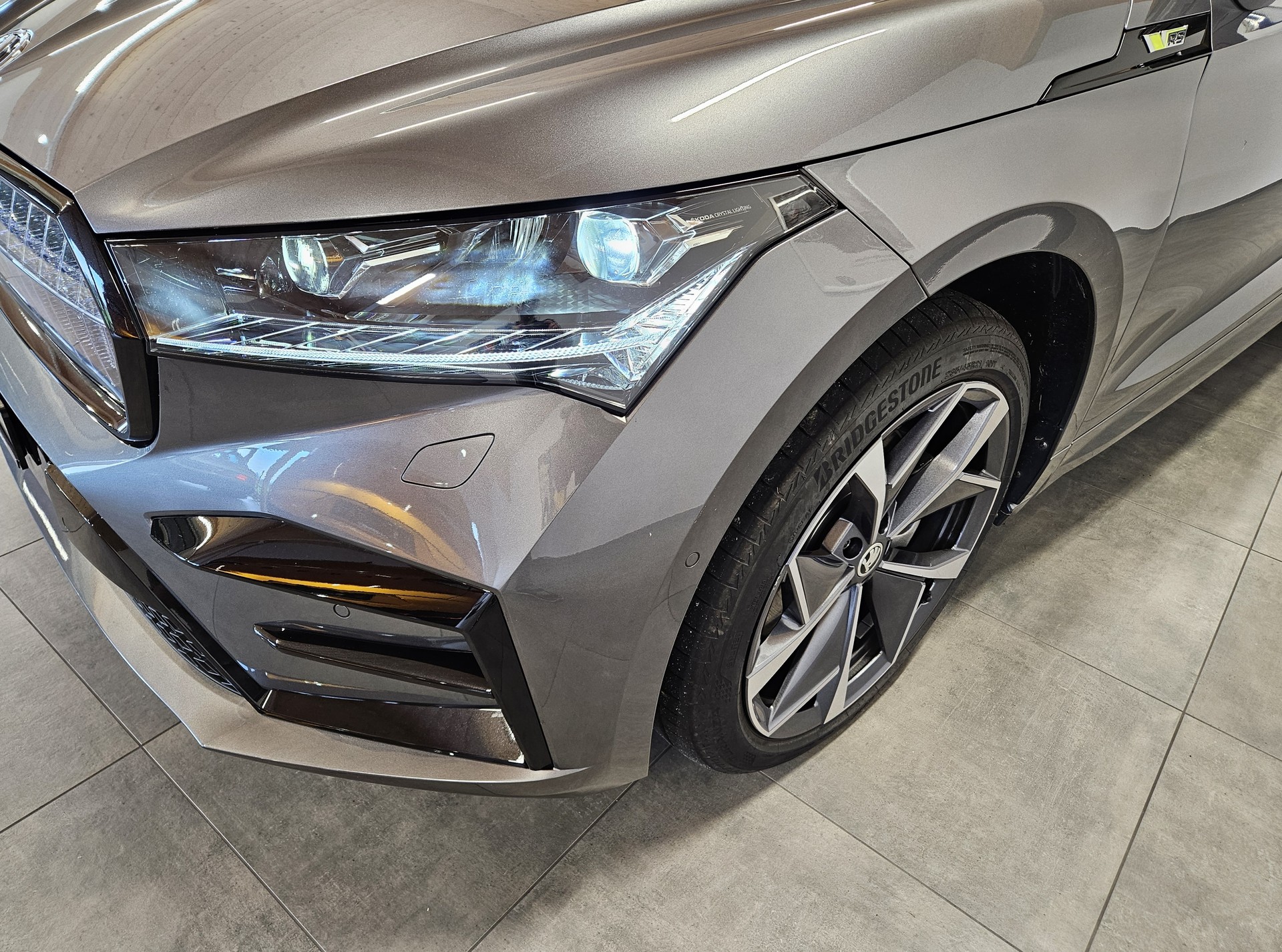 SKODA Enyaq Coupé RS iV 80 4x4 mit Panoramadach und Anhängerkupplung-showroom-element-3