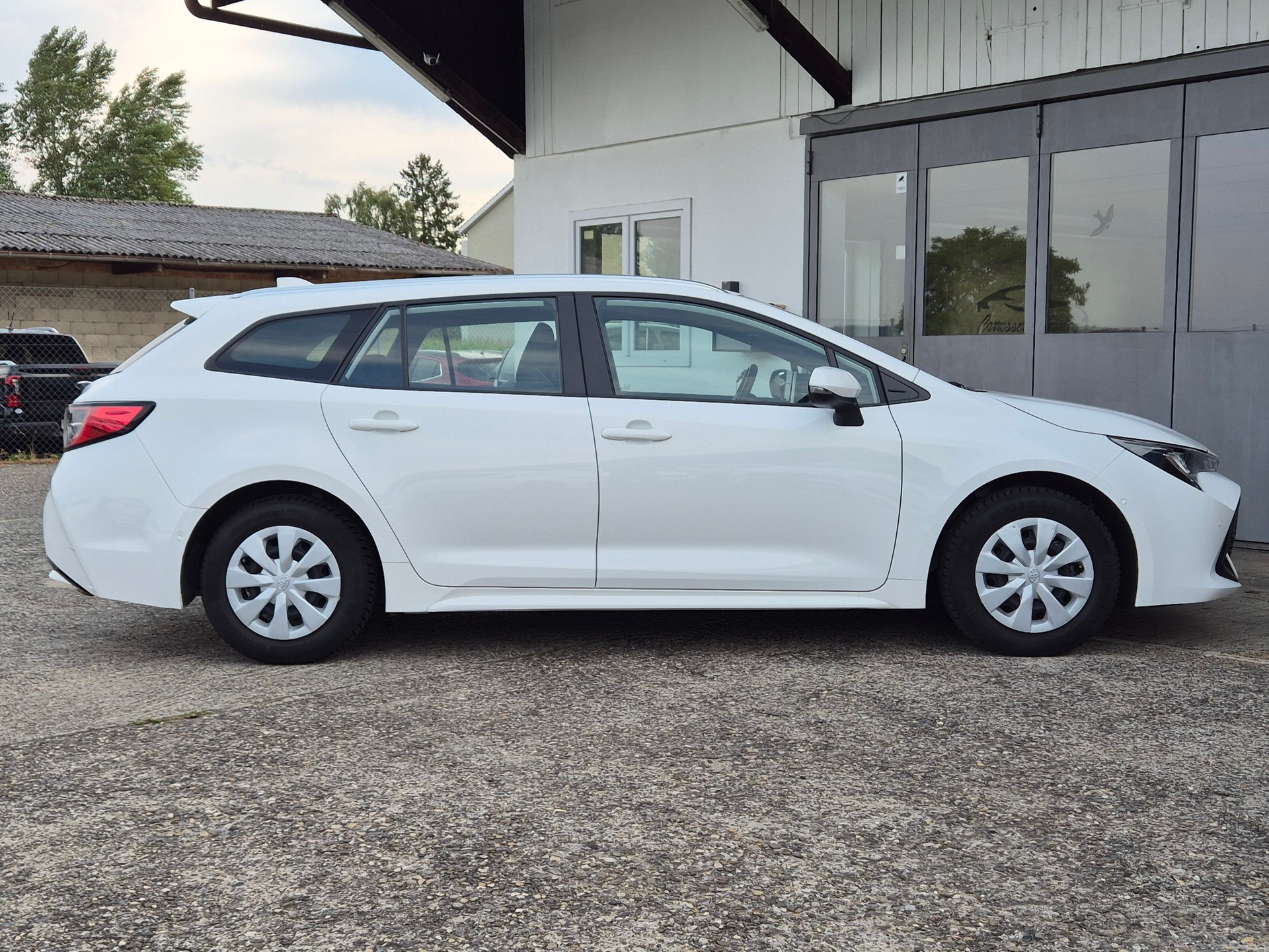 TOYOTA COROLLA TOURING SPORTS 1.8 HSD COMFORT E-CVT-showroom-element-3