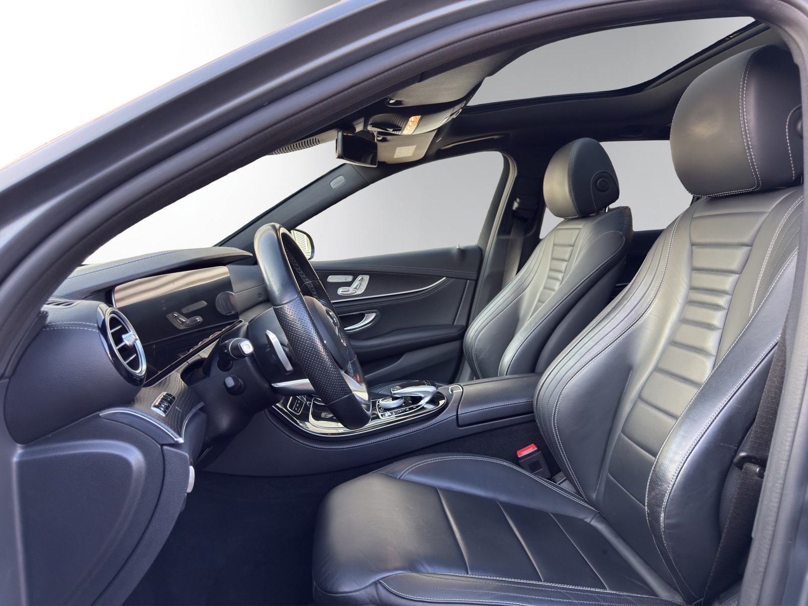 Image MERCEDES-BENZ E-220 E 220 d Swiss Star AMG 4M