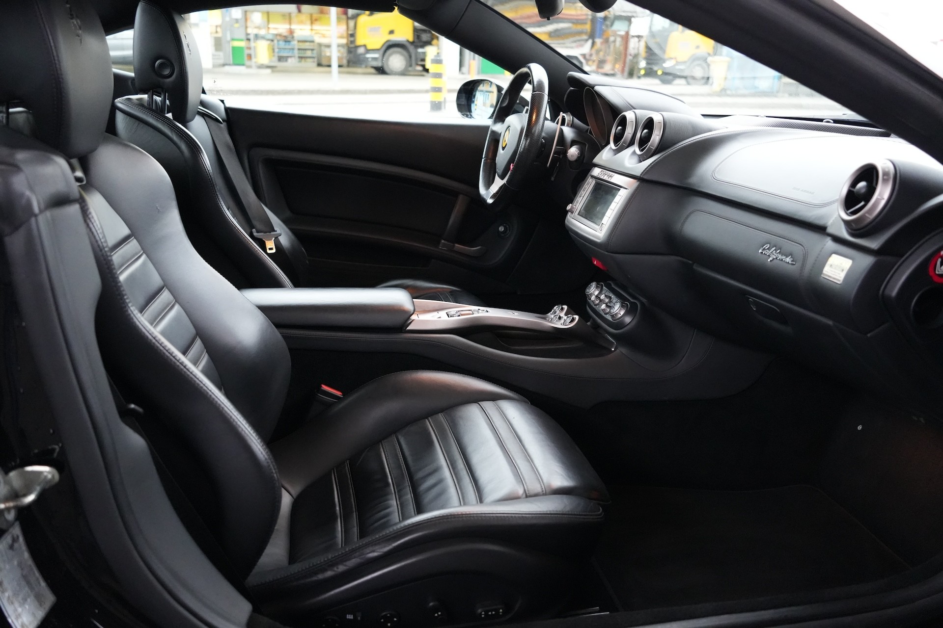 FERRARI California 4.3 V8-image-12