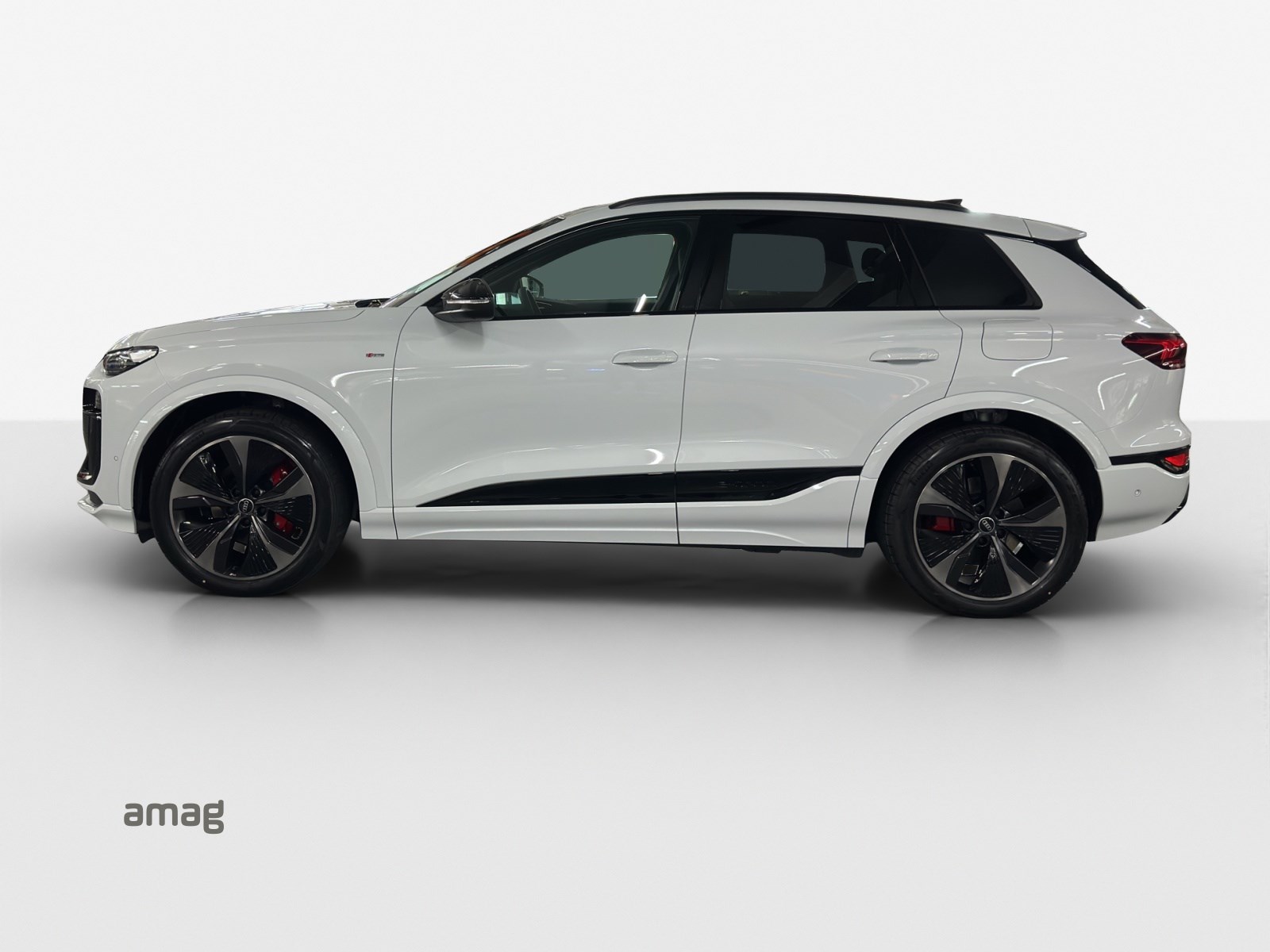 AUDI Q6 e-tron quattro-showroom-element-1