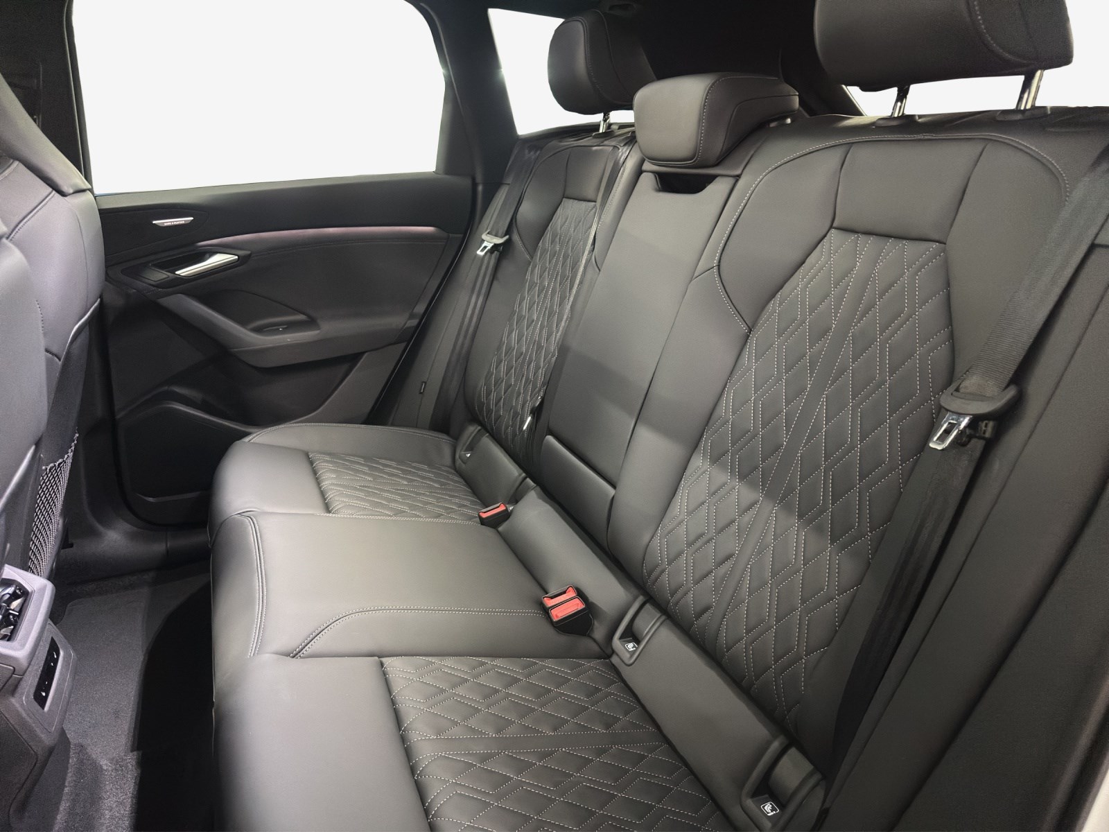 AUDI Q6 e-tron quattro-image-11