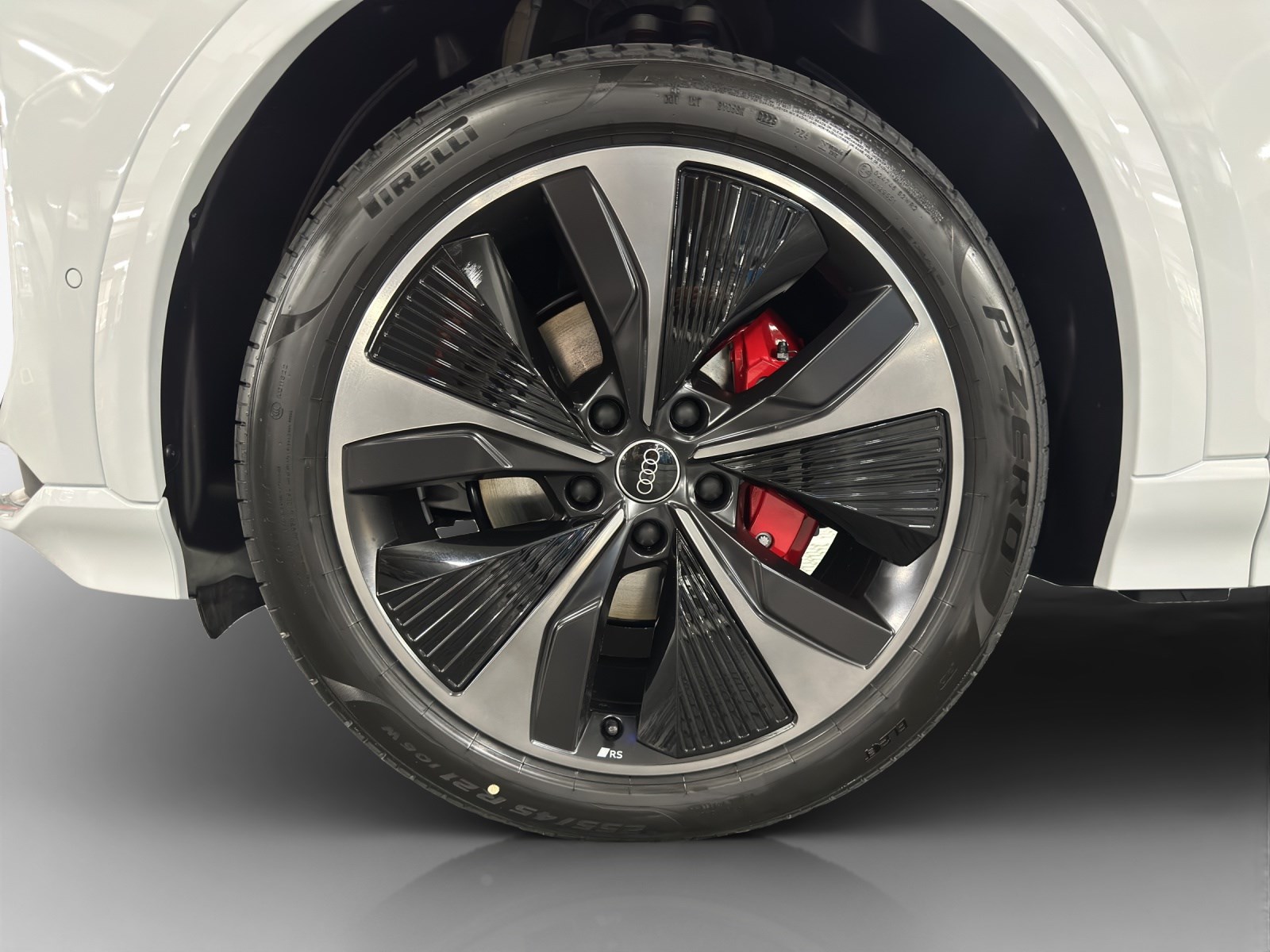 AUDI Q6 e-tron quattro-image-13