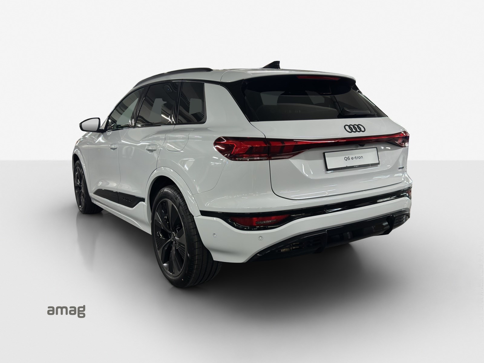 AUDI Q6 e-tron quattro-showroom-element-2