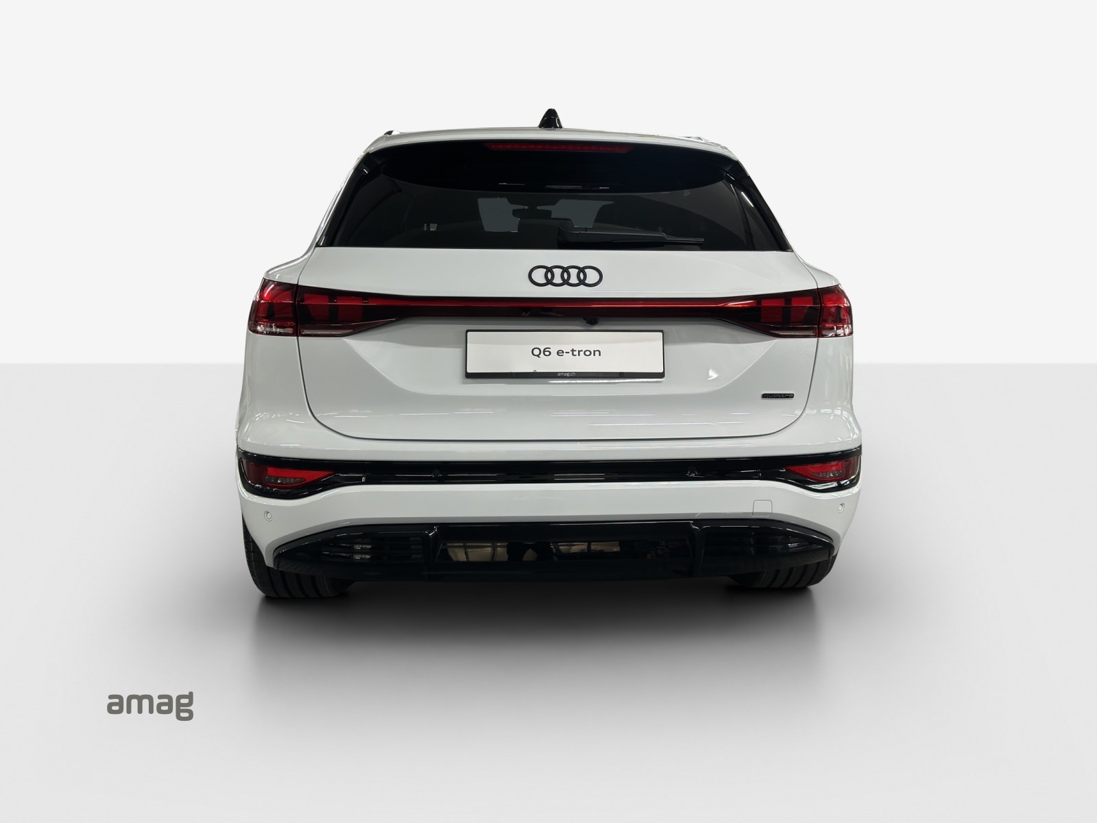 AUDI Q6 e-tron quattro-showroom-element-3