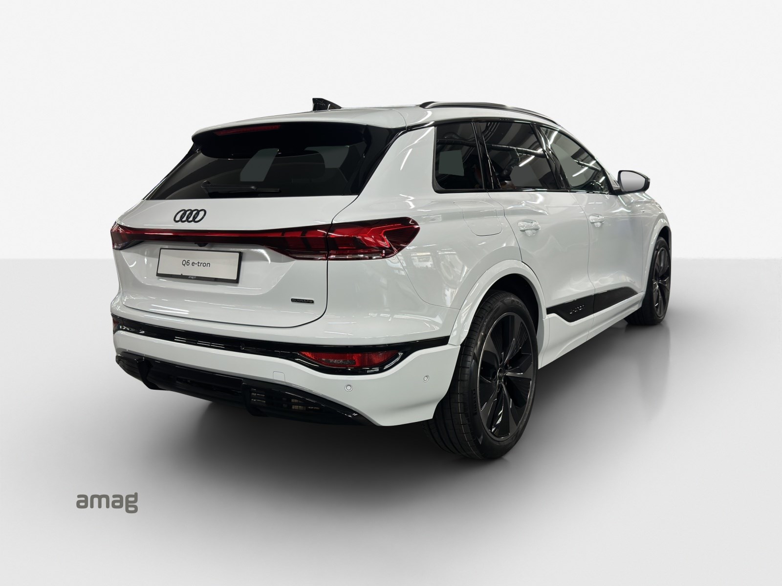 AUDI Q6 e-tron quattro-image-4
