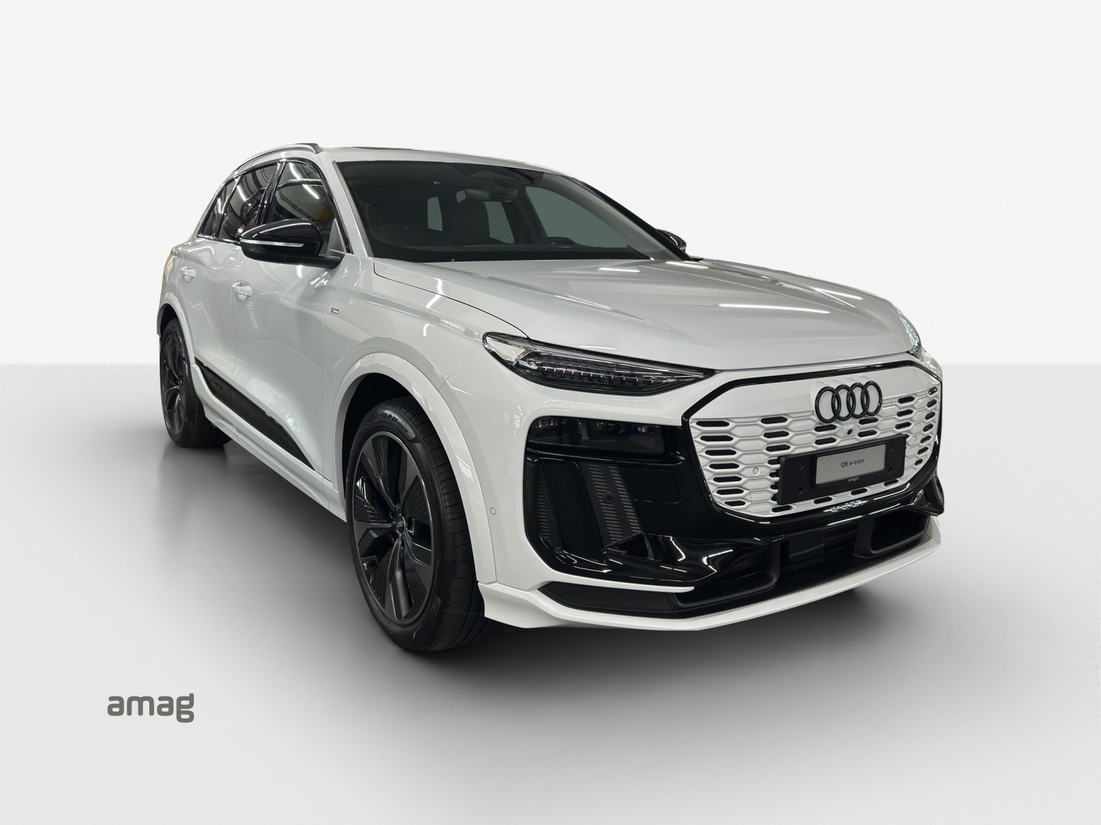 AUDI Q6 e-tron quattro-image-5