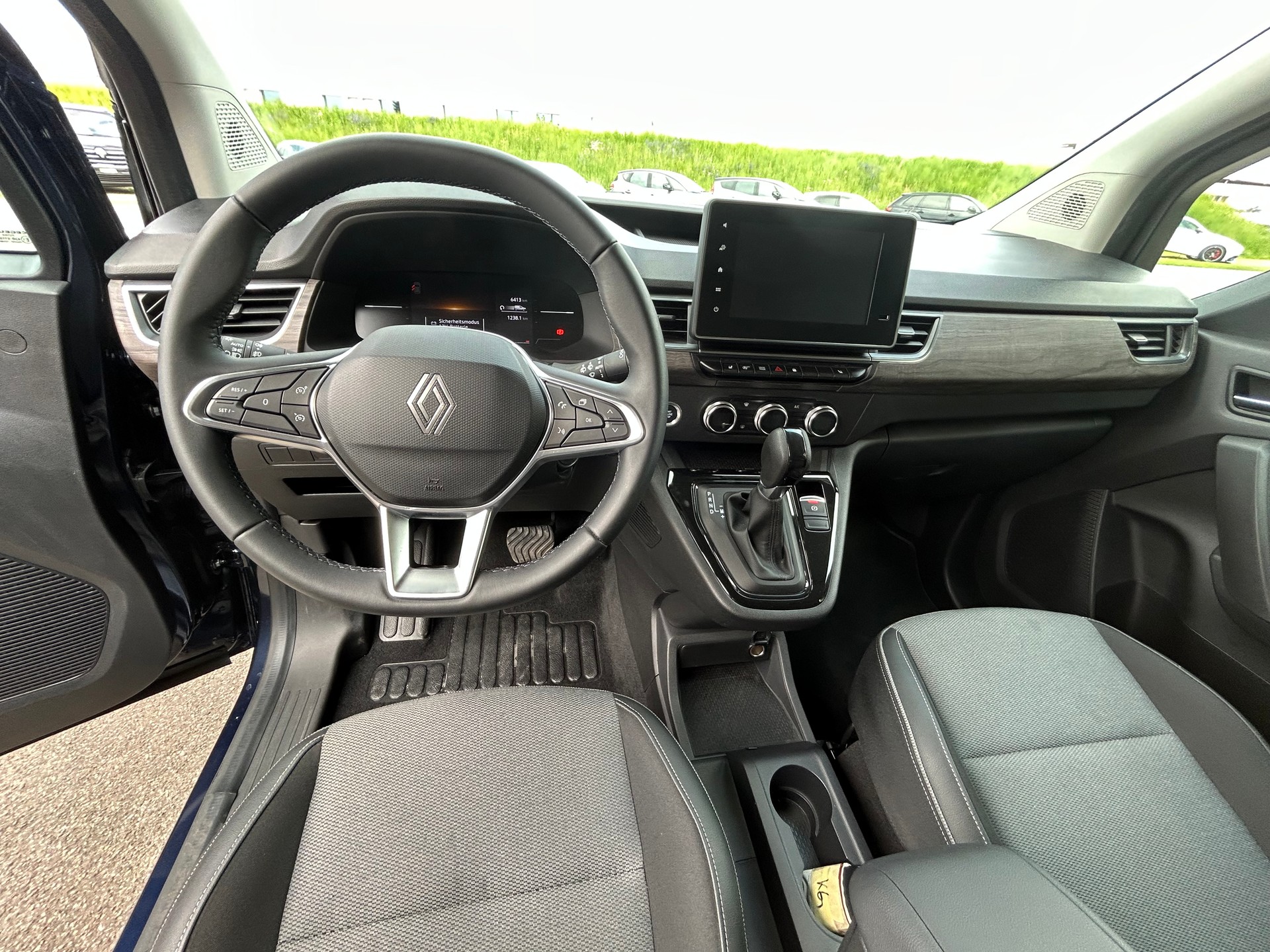 RENAULT Kangoo 1.3 TCe 130 PF Techno EDC-image-5