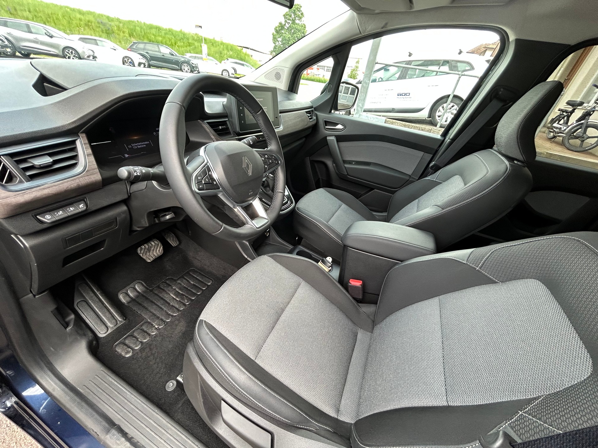 RENAULT Kangoo 1.3 TCe 130 PF Techno EDC-image-4