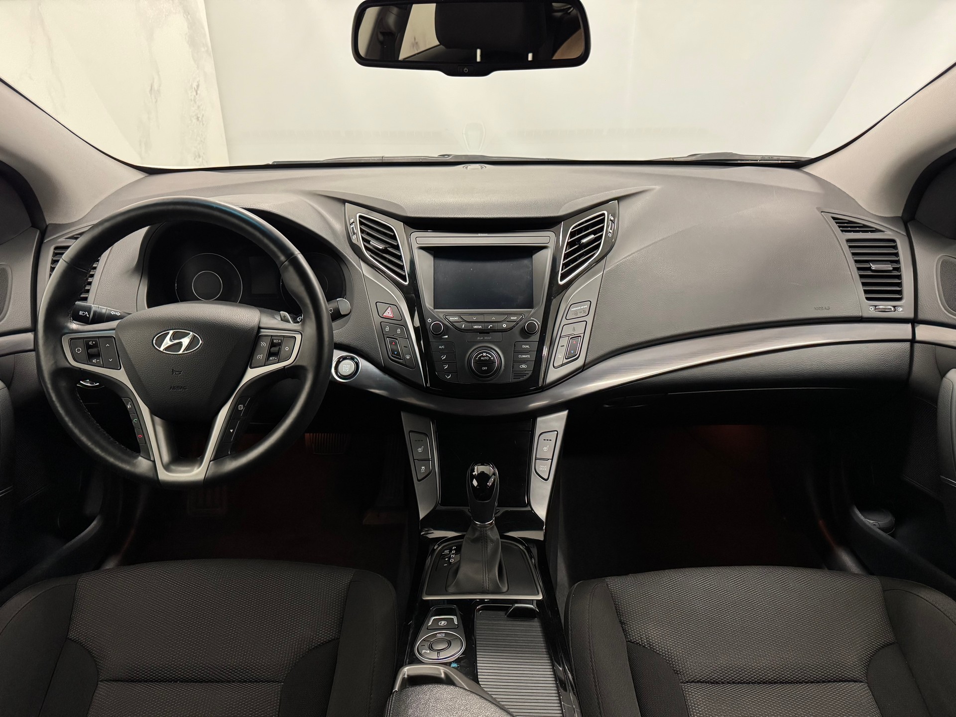 HYUNDAI i40 Wagon 1.7 CRDI Amplia Automatic-image-7