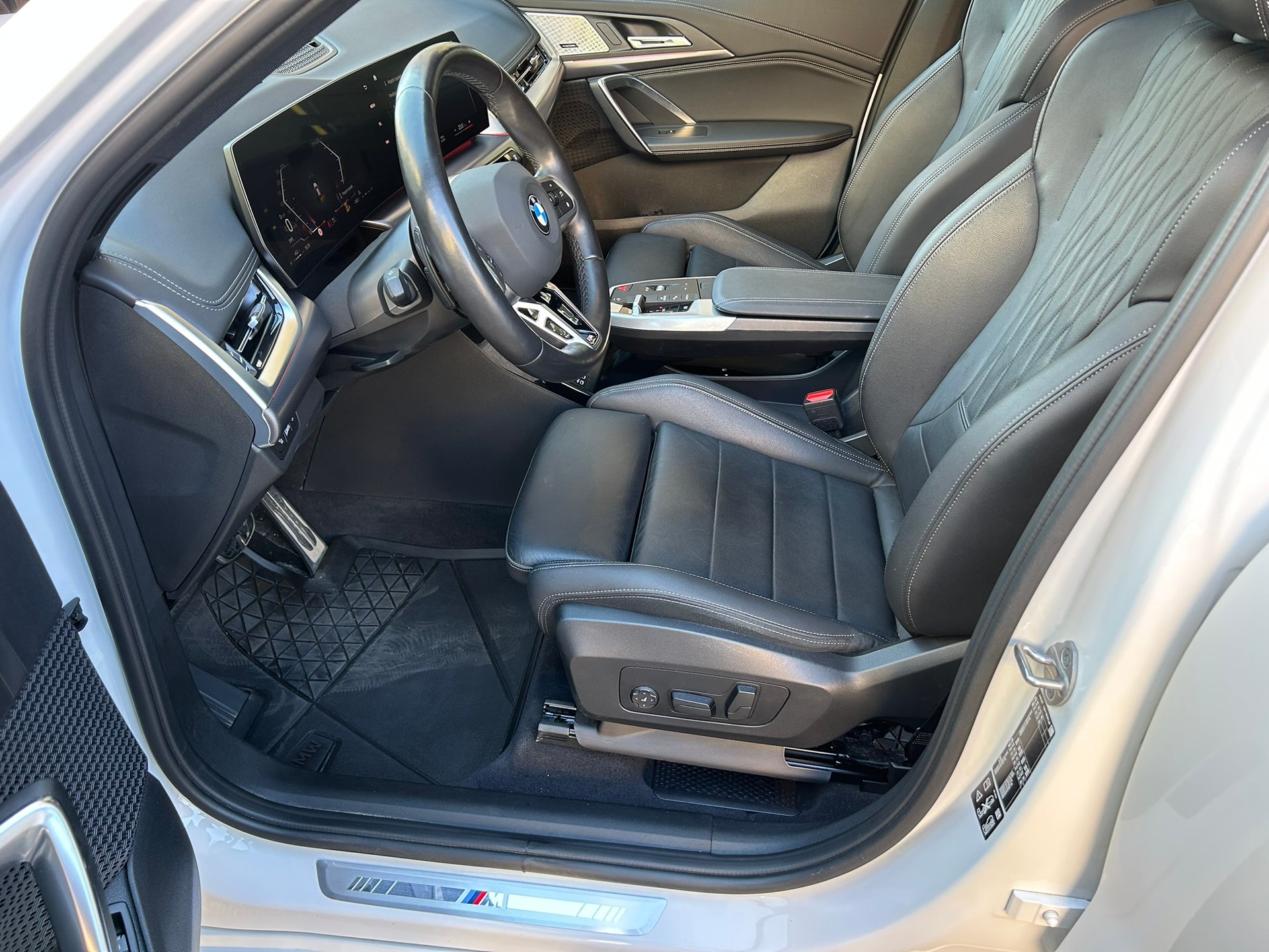 BMW X1 23i xDrive 48V M Sport-image-7