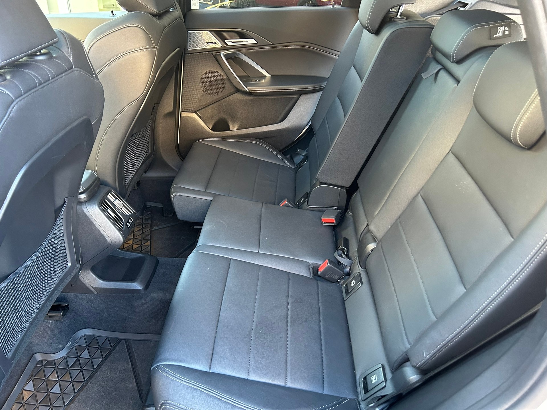 BMW X1 23i xDrive 48V M Sport-image-10