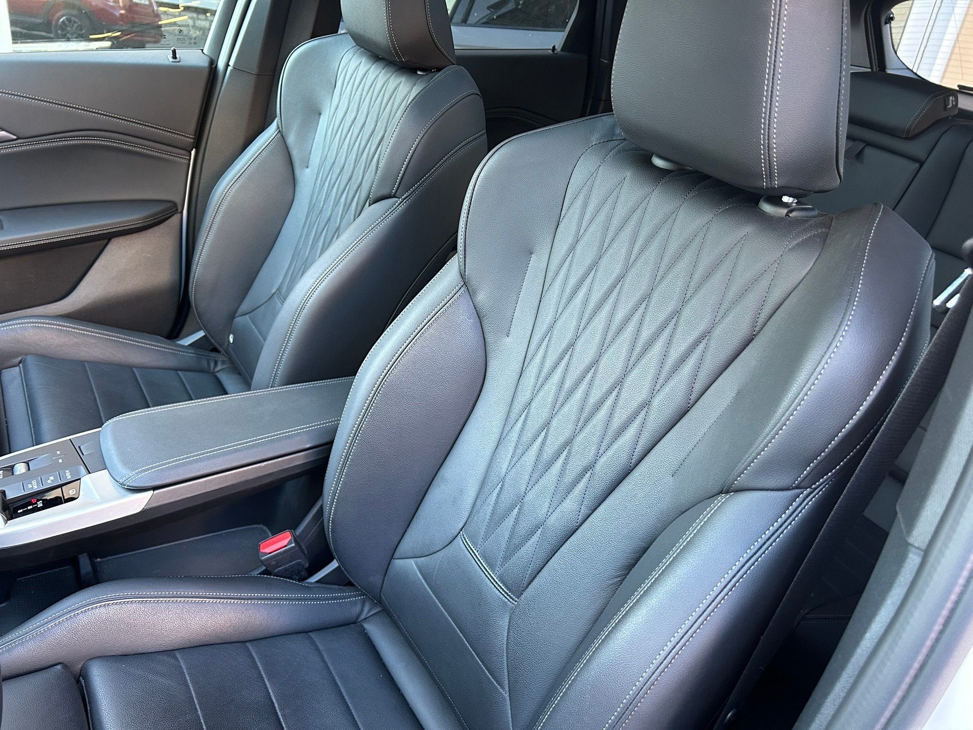 BMW X1 23i xDrive 48V M Sport-image-12