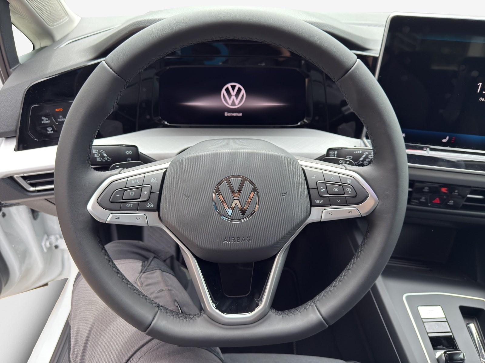 VW Golf 1.5 e TSI mHEV United DSG-image-9