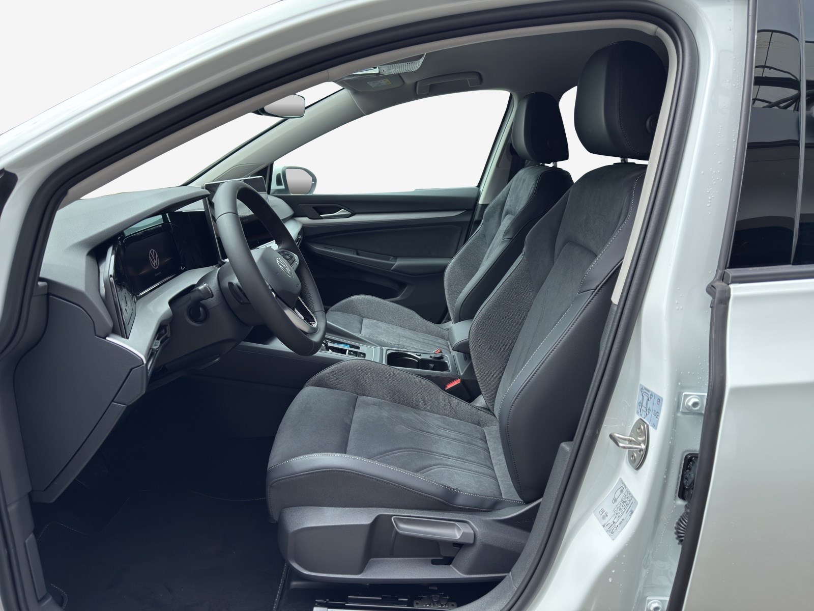 VW Golf 1.5 e TSI mHEV United DSG-image-7
