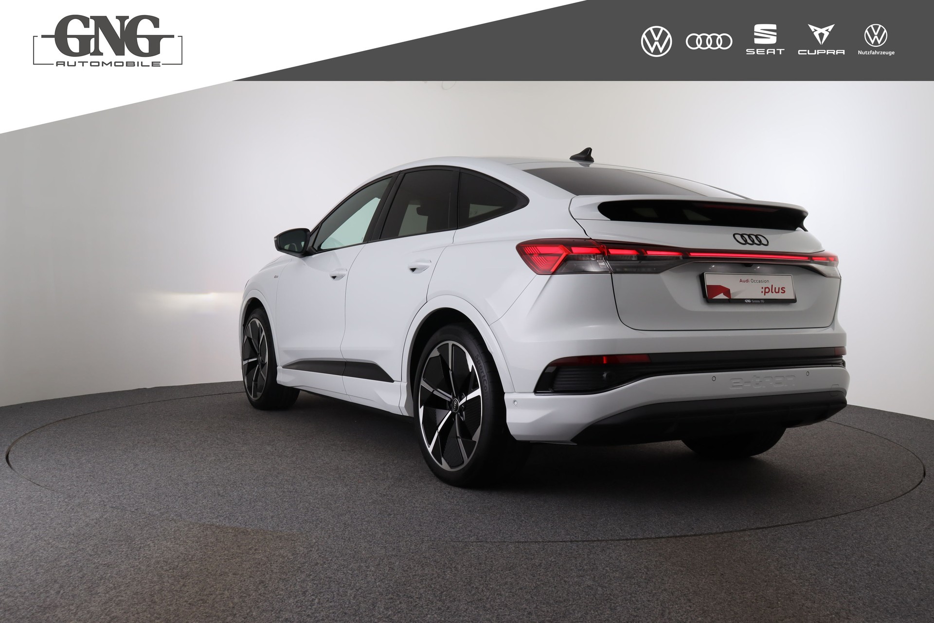 AUDI Q4 Sportback e-tron 50 quattro-showroom-element-2