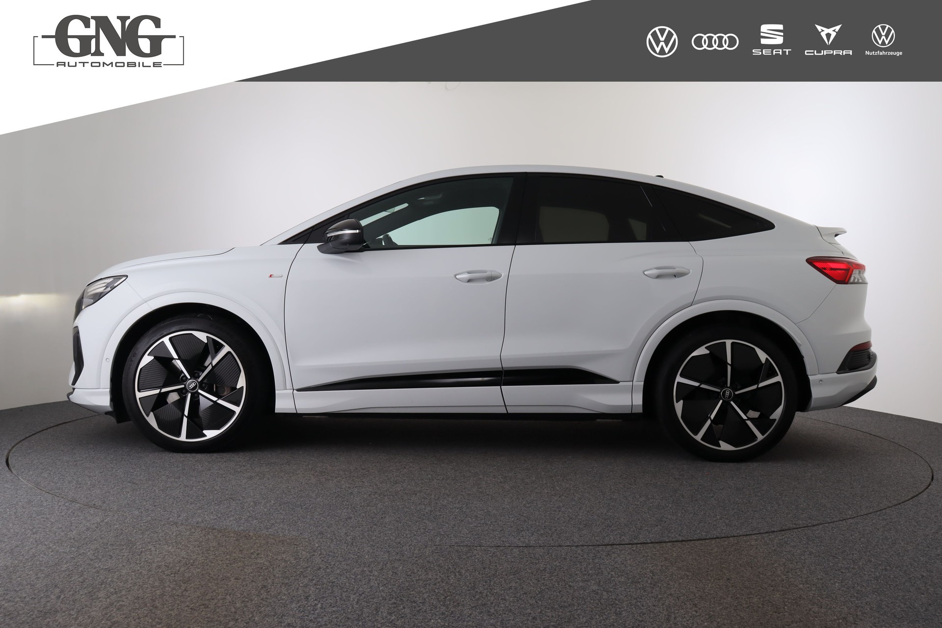 AUDI Q4 Sportback e-tron 50 quattro-showroom-element-1