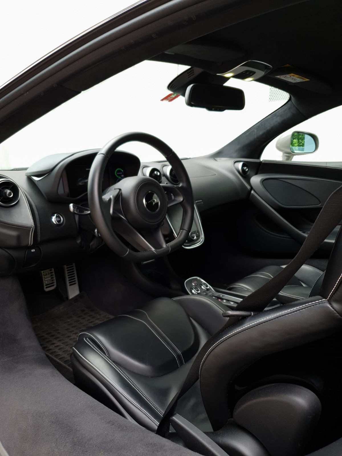 McLAREN 570S Coupé 3.8 V8 SSG-image-1