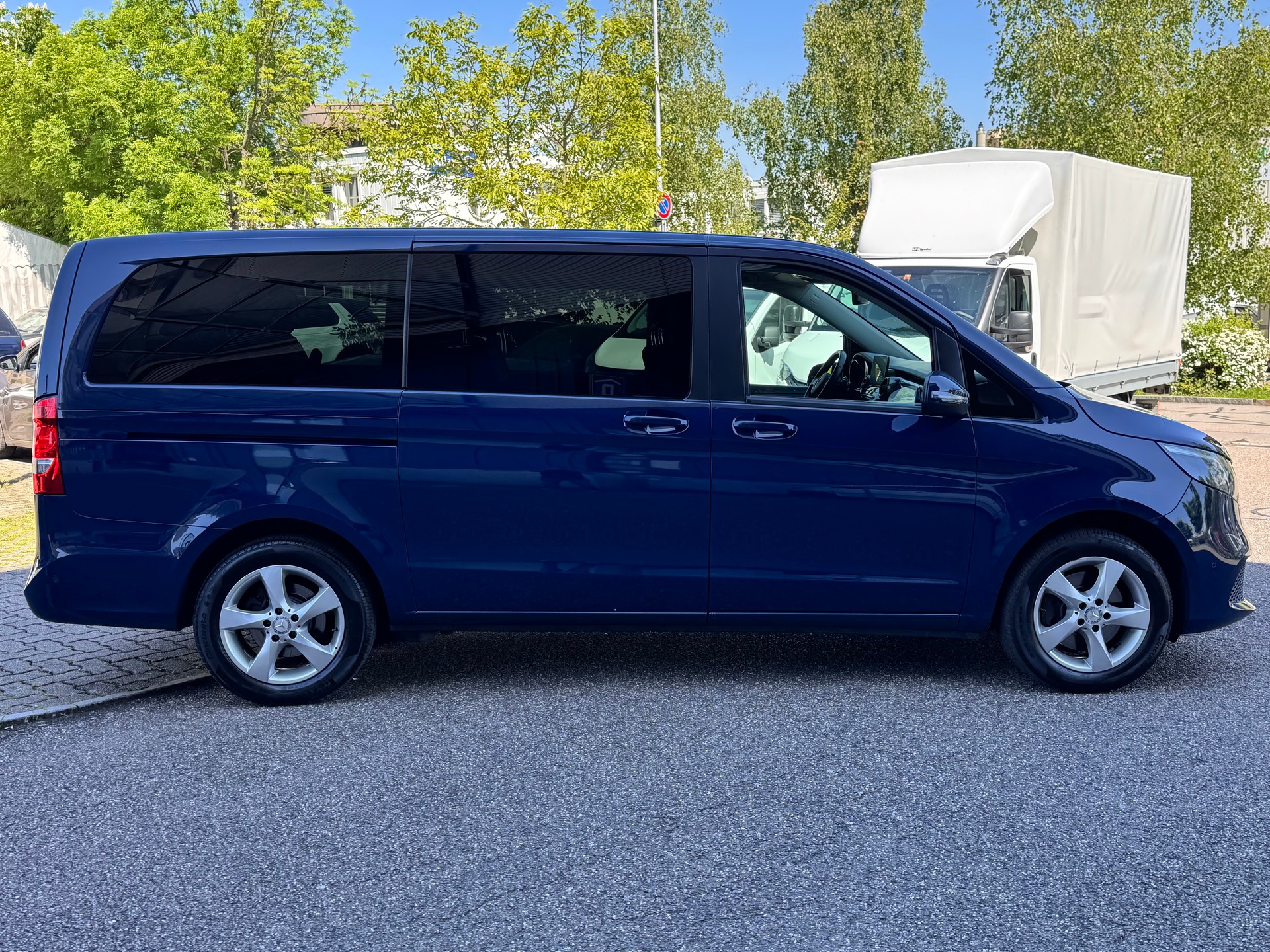 MERCEDES-BENZ V 300 d lang 4Matic 9G-Tronic-showroom-element-1