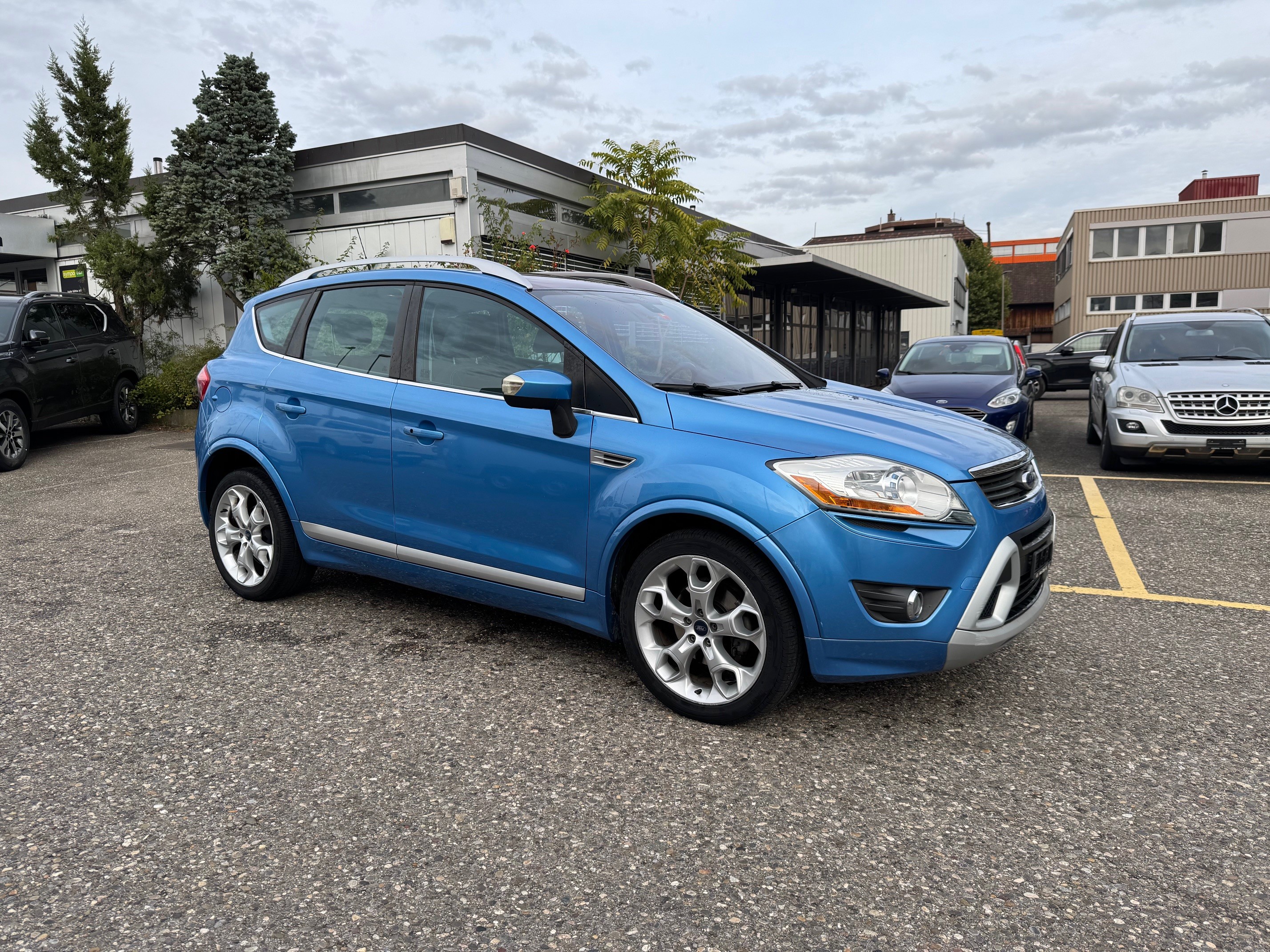 FORD Kuga 2.5 Turbo Titanium (SUV / GelÃ¤ndewagen)