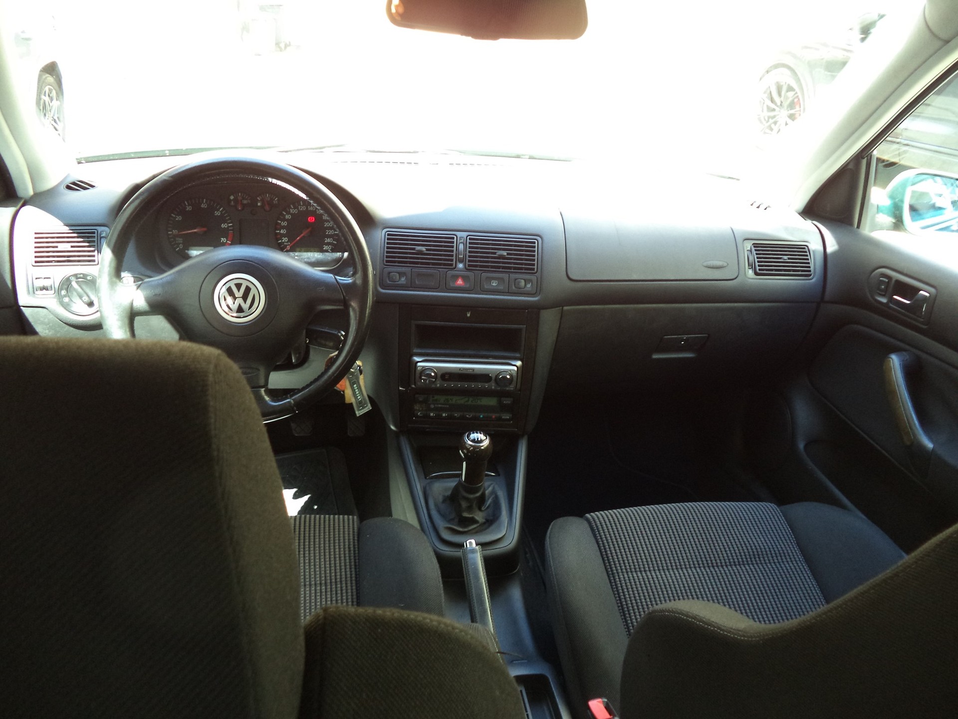 VW Golf 1.8 T GTI-image-11
