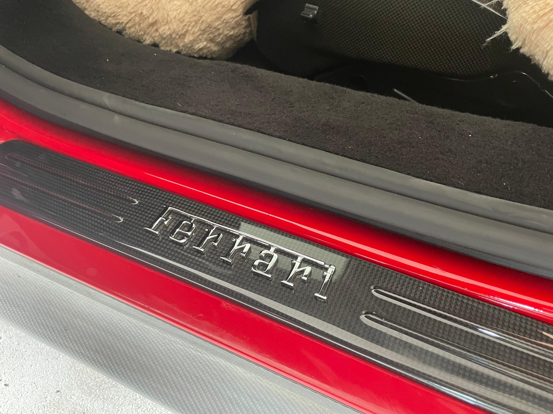 FERRARI SF90 Stradale Traumausstattung-showroom-element-3
