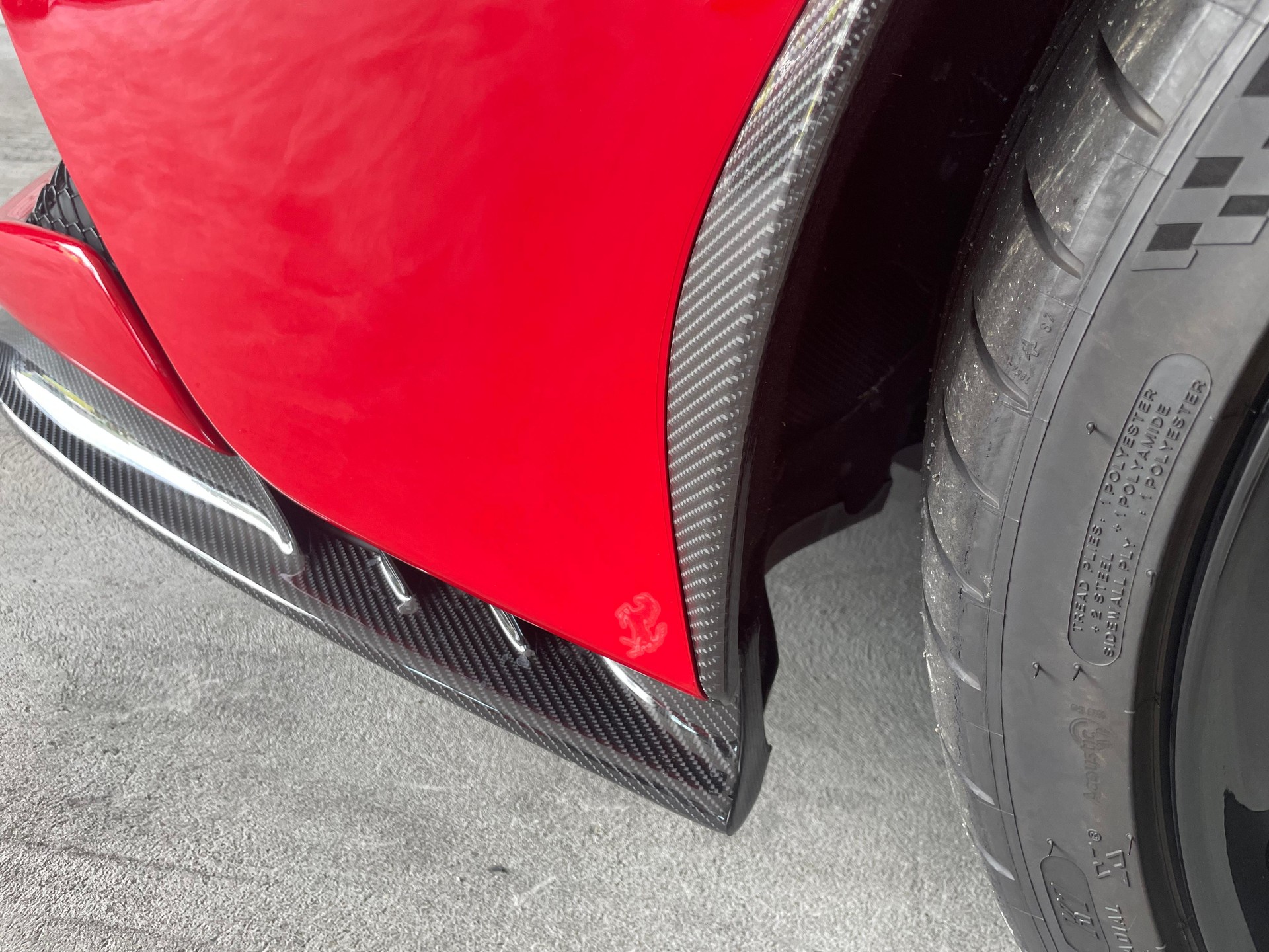 FERRARI SF90 Stradale Traumausstattung-showroom-element-2