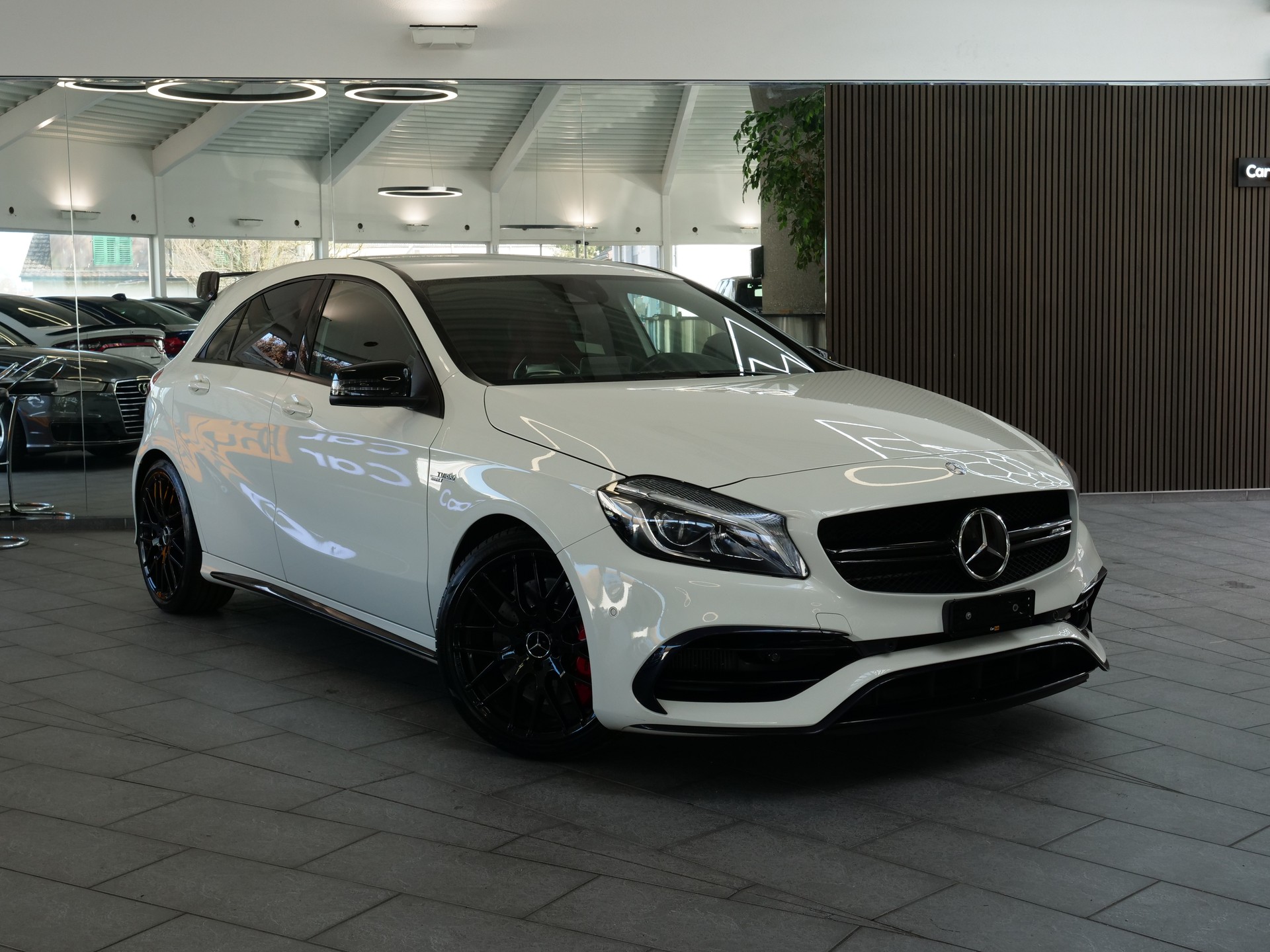 MERCEDES-BENZ A 45 AMG 4Matic Speedshift 7G-DCT-showroom-element-1
