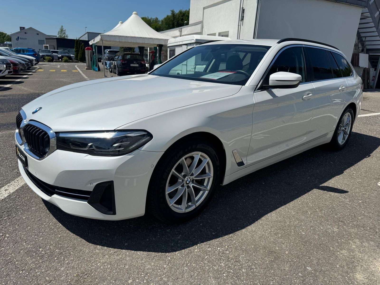 BMW 520d xDrive 48V Touring Steptronic-showroom-element-3
