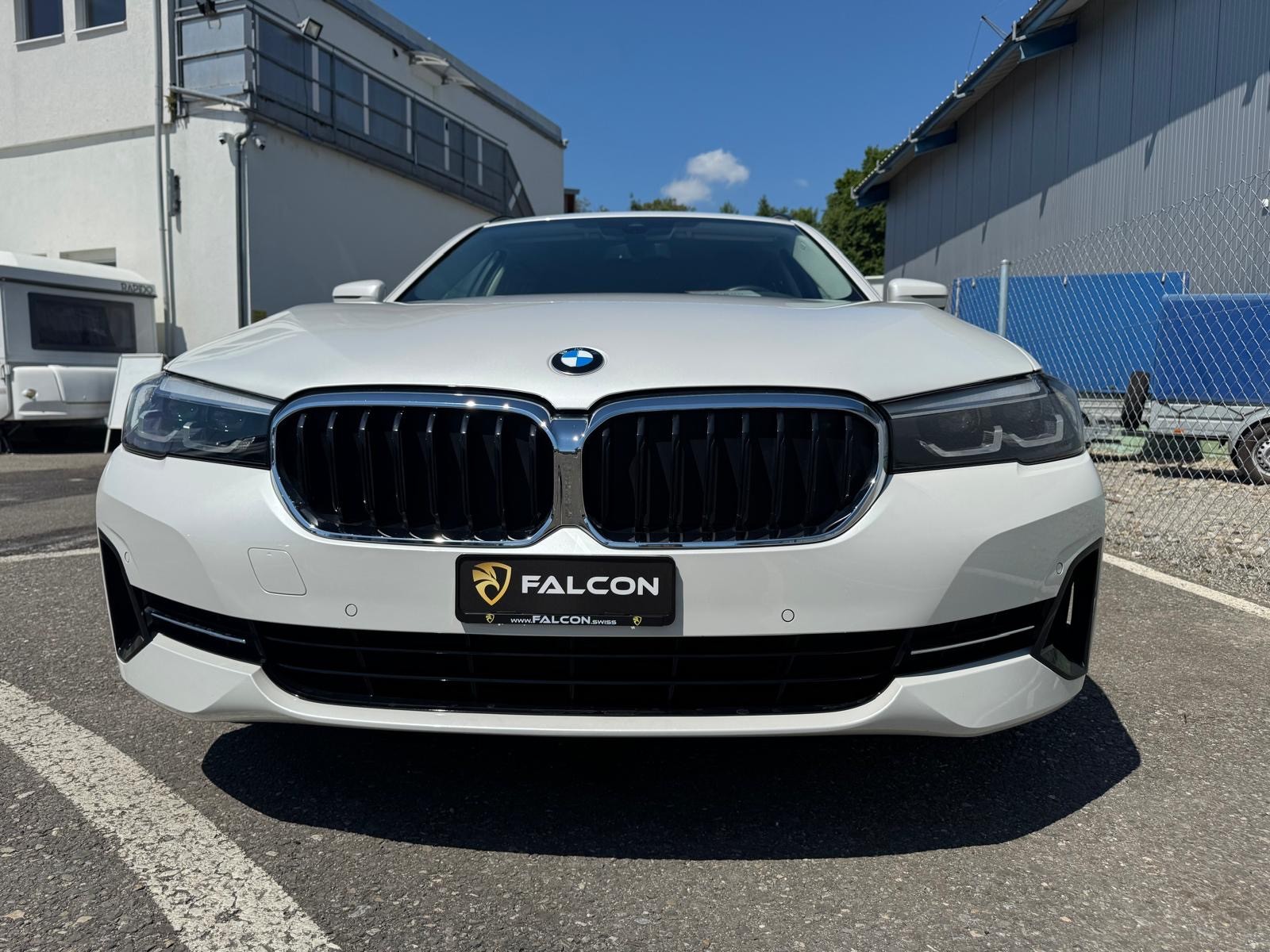 BMW 520d xDrive 48V Touring Steptronic-showroom-element-1