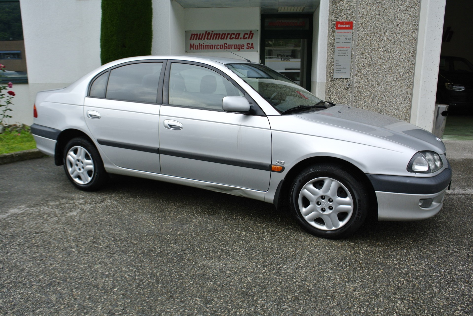 TOYOTA Avensis 2.0 Linea Sol-showroom-element-3