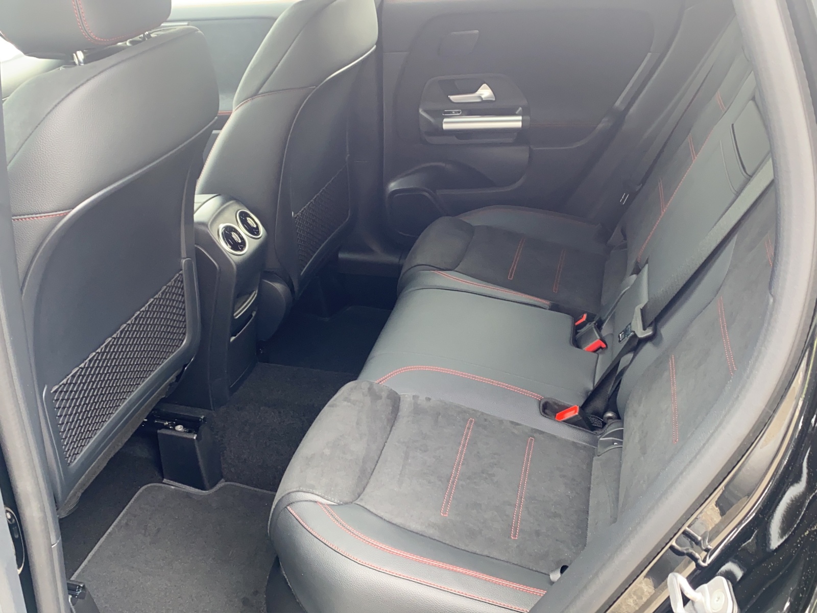 Image MERCEDES-BENZ GLA-200 GLA 200 7G-DCT