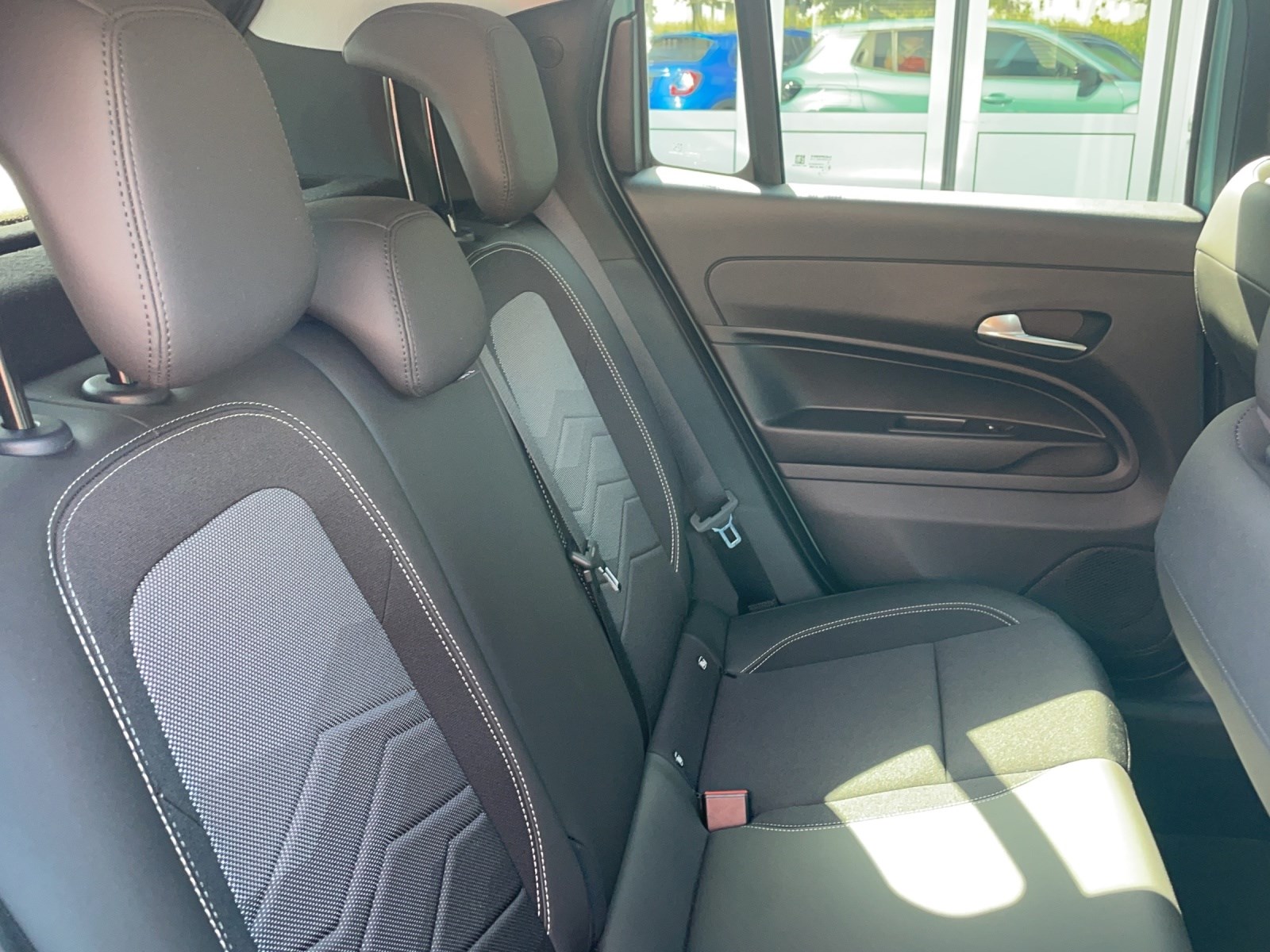 JEEP AVENGER Altitude-image-9
