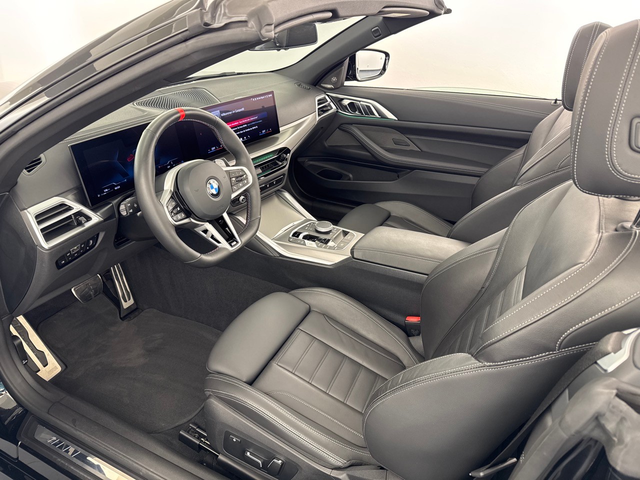 BMW M440i xDrive 48V Cabrio-image-4
