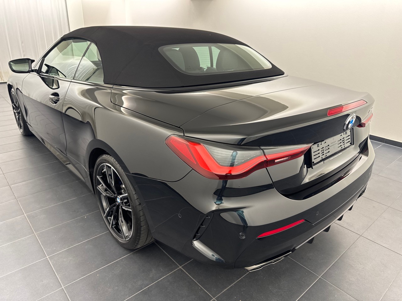 BMW M440i xDrive 48V Cabrio-image-1