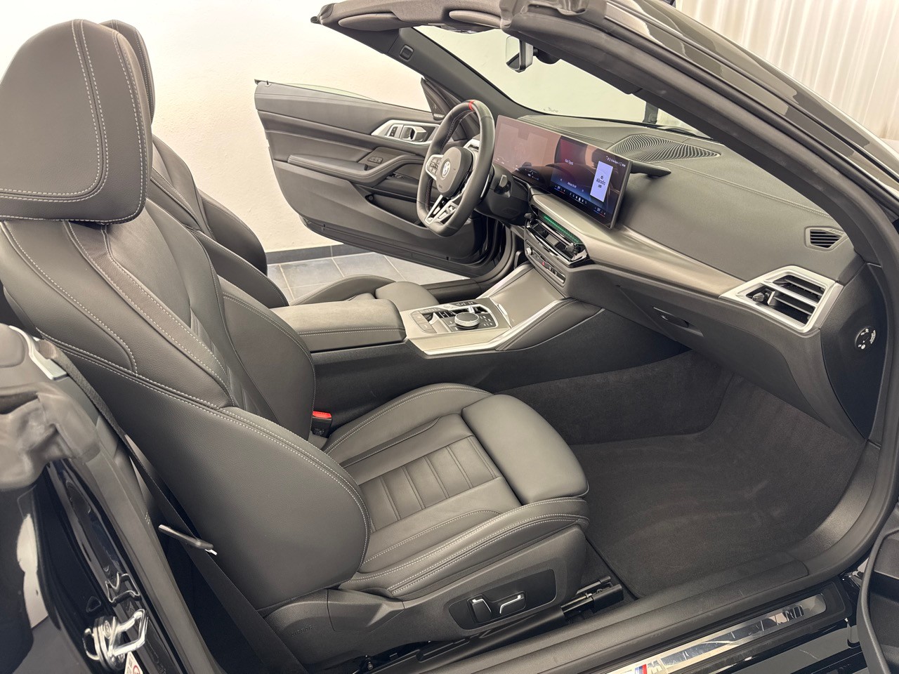 BMW M440i xDrive 48V Cabrio-image-8