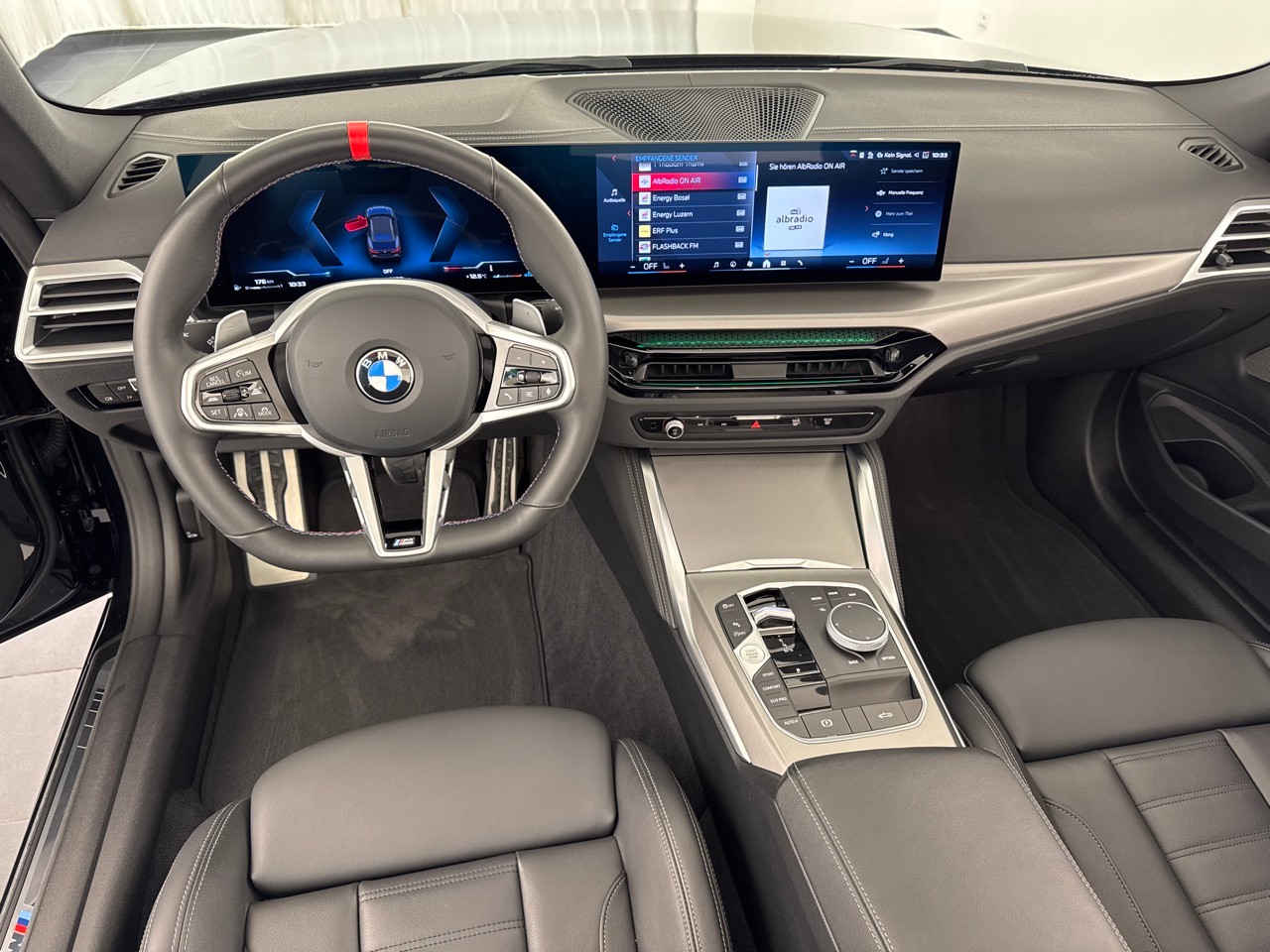 BMW M440i xDrive 48V Cabrio-image-6