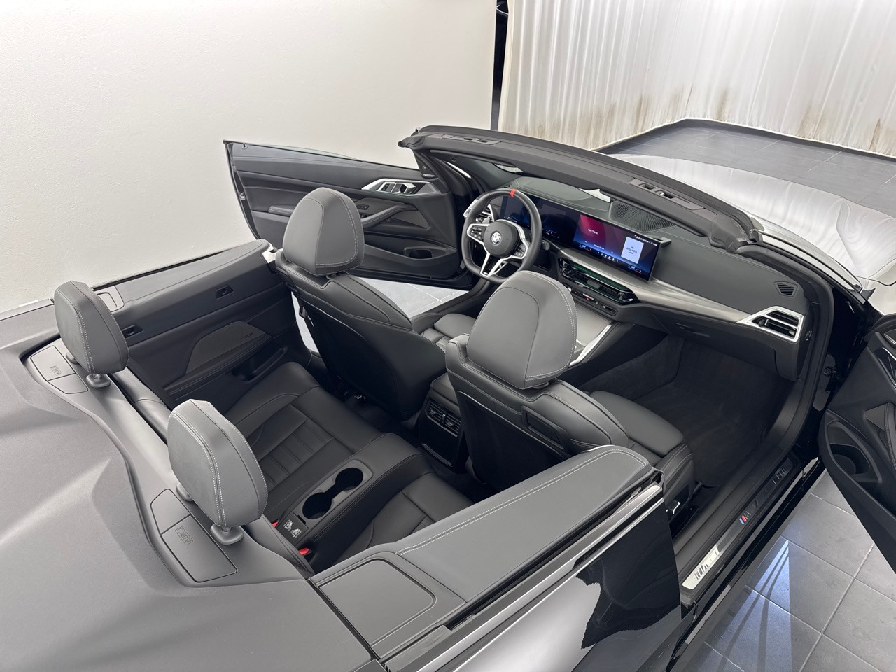 BMW M440i xDrive 48V Cabrio-image-7