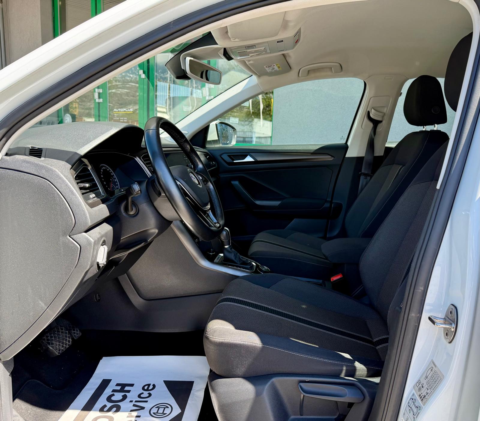 VW T-Roc 2.0 TSI Advance DSG 4Motion-image-11