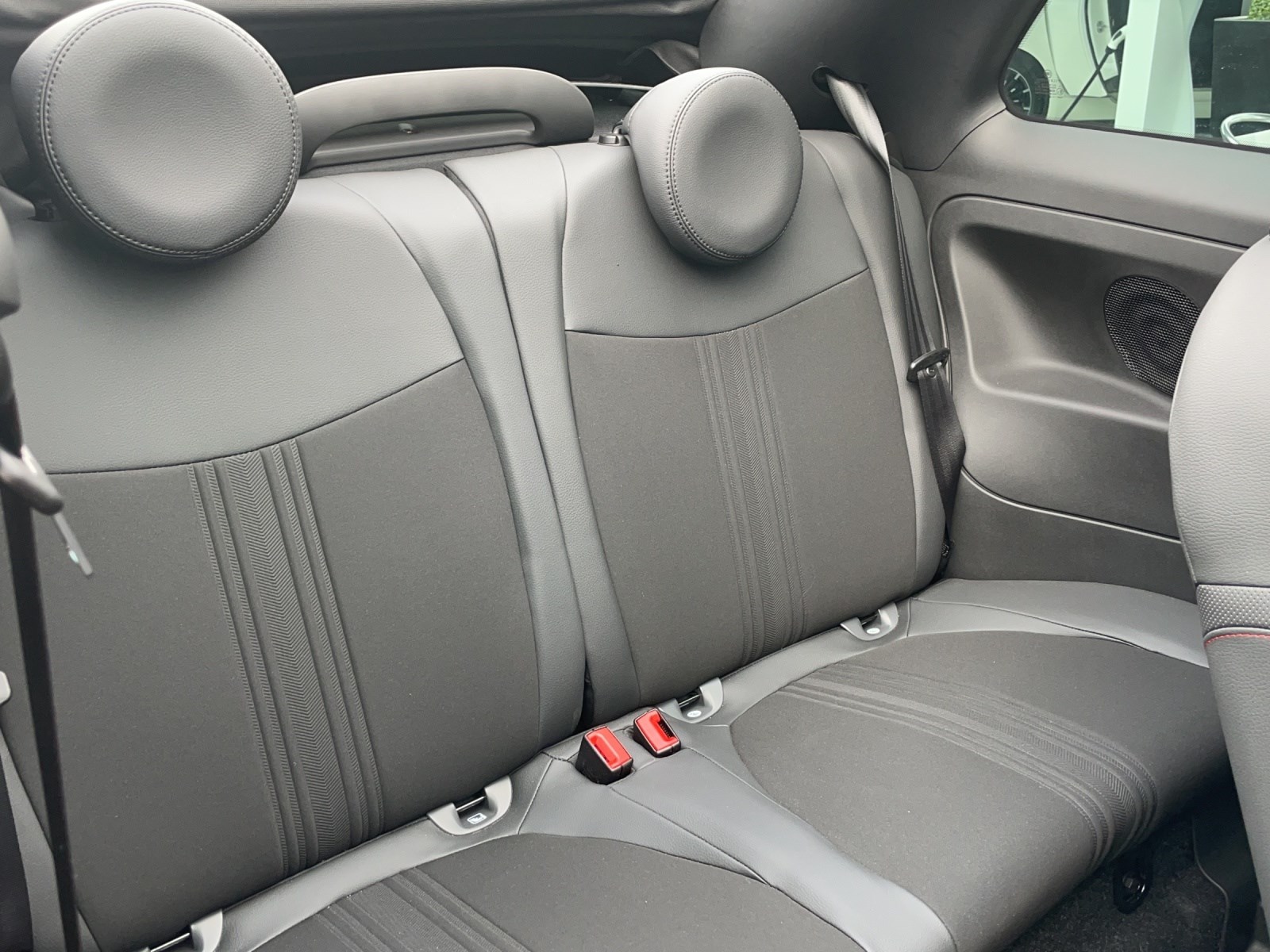 FIAT 500 C 1.0 Hybrid Sport-image-9