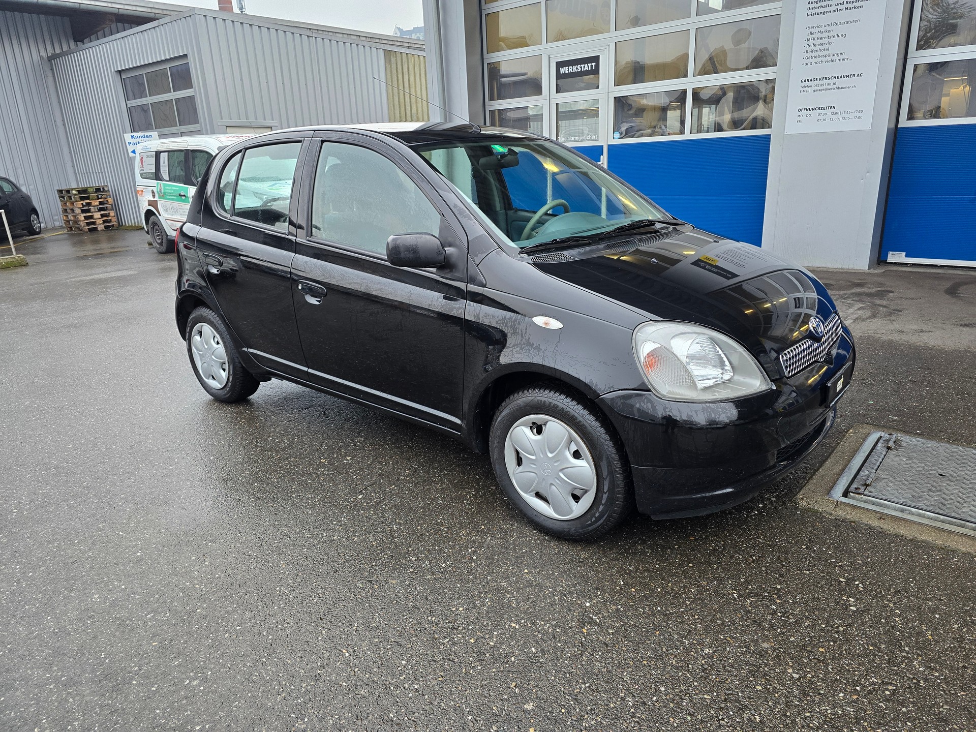 TOYOTA Yaris 1.0 Linea Sol