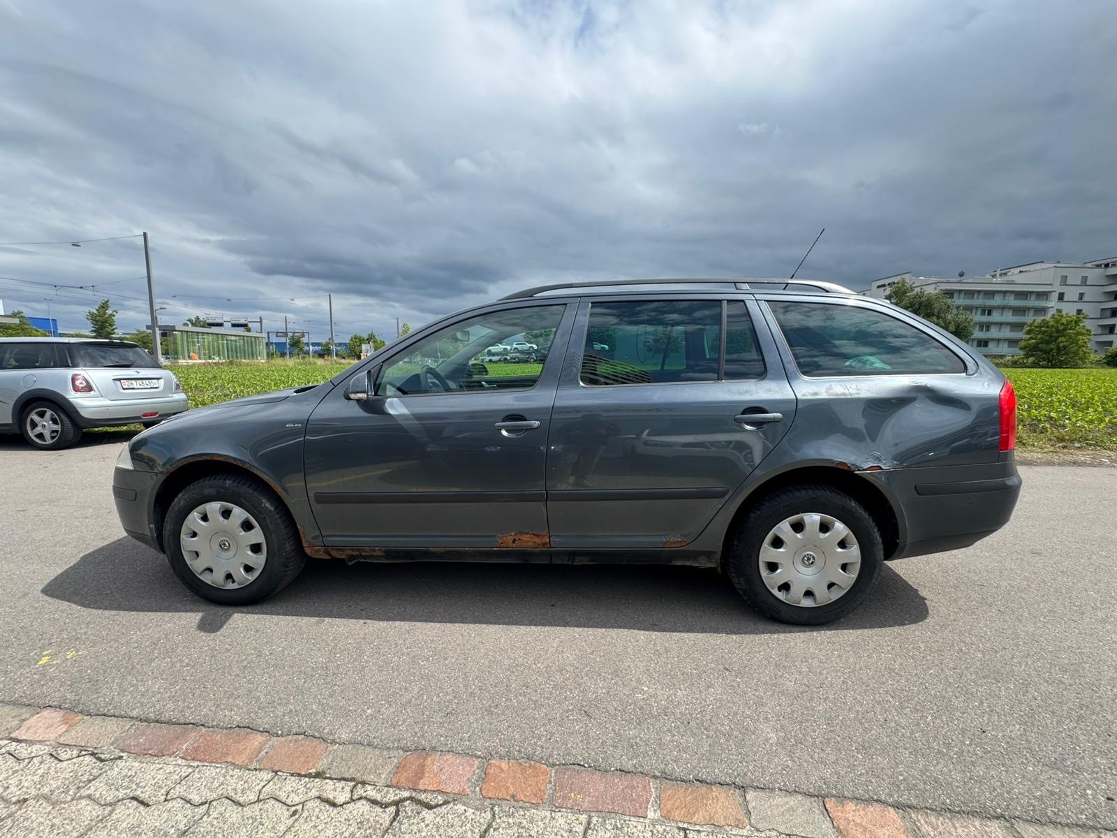 SKODA Octavia 1.9 TDI Adventure 4x4-showroom-element-3
