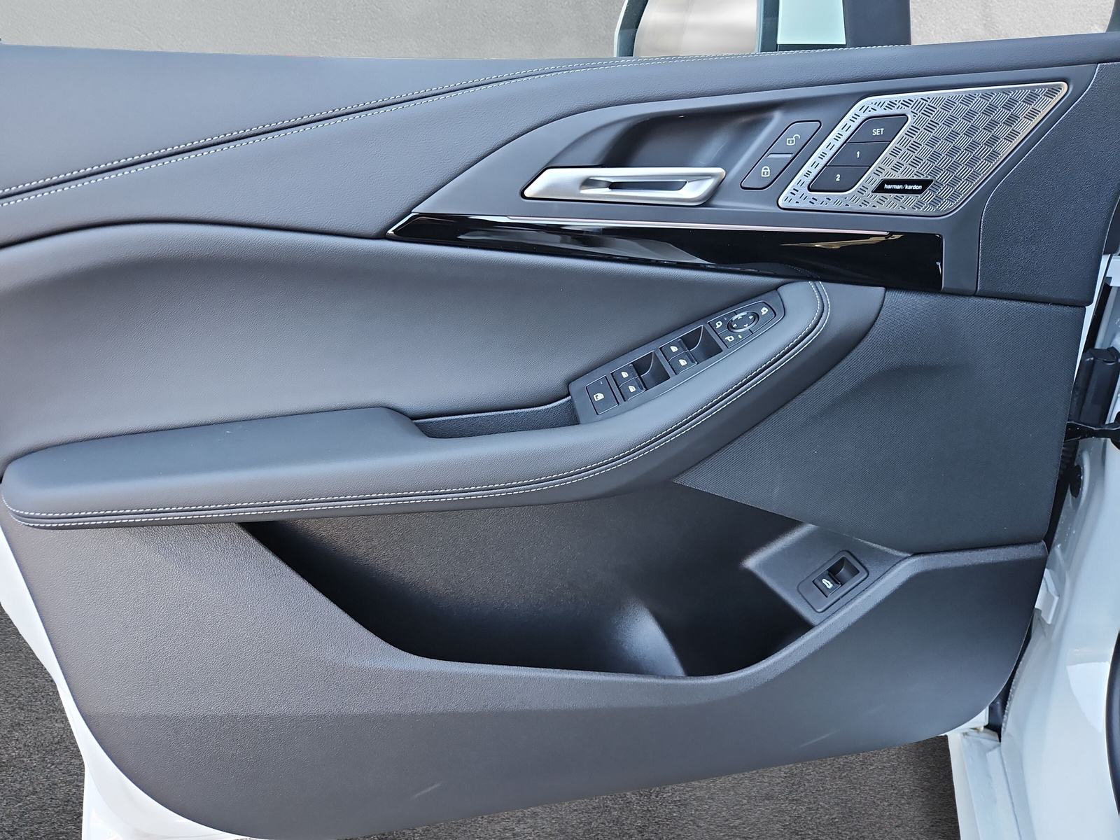 BMW 220i Active Tourer M Sport DKG-image-16