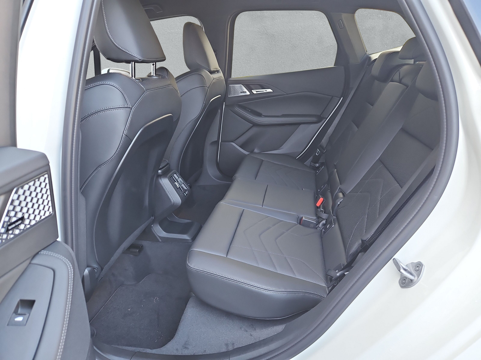 BMW 220i Active Tourer M Sport DKG-image-11